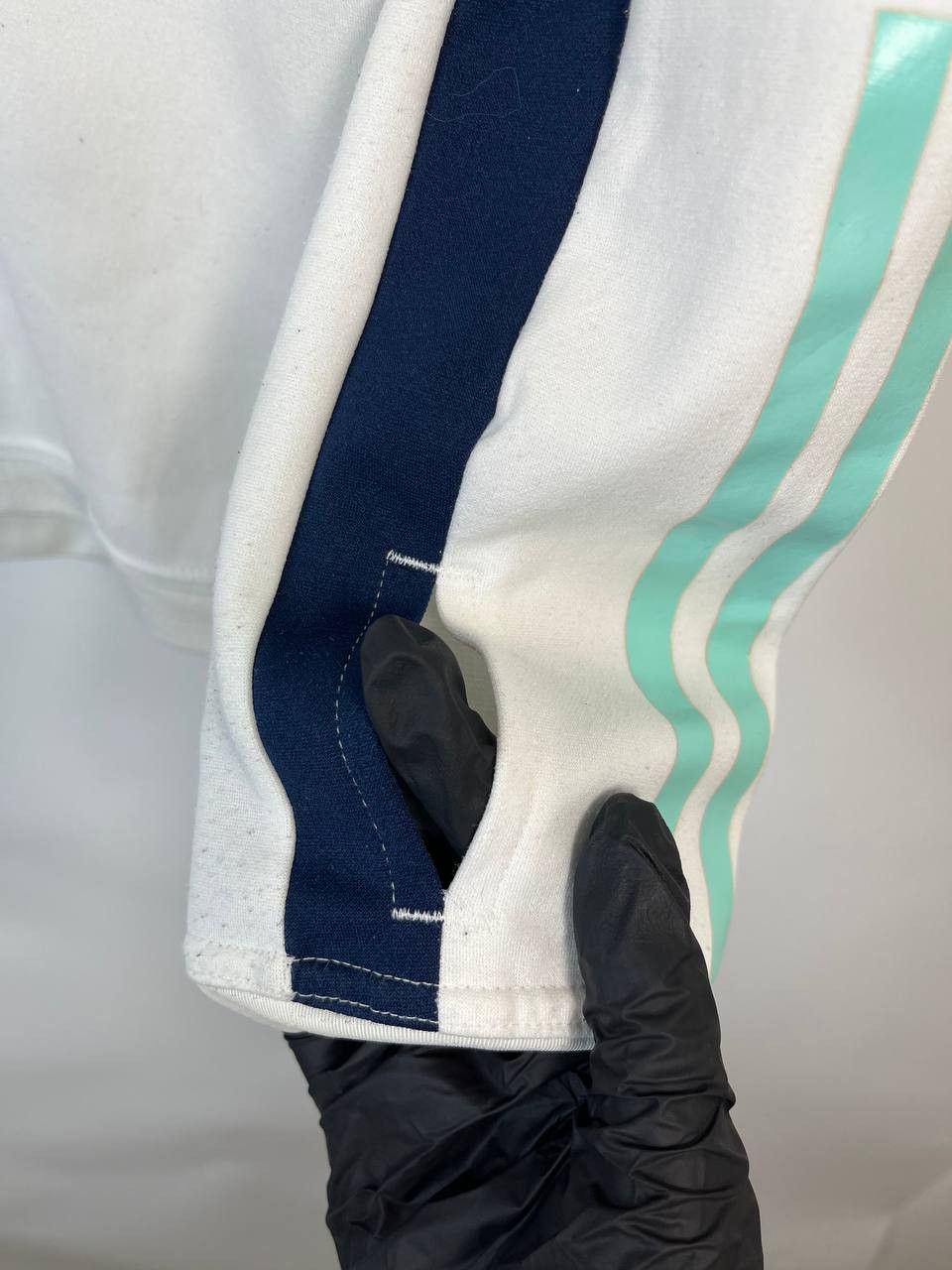 Adidas AJAX AMSTERDAM ADIDAS TRAINING TOP WHITE HZ7785 SIZE S Size US S / EU 44-46 / 1 - 7 Thumbnail