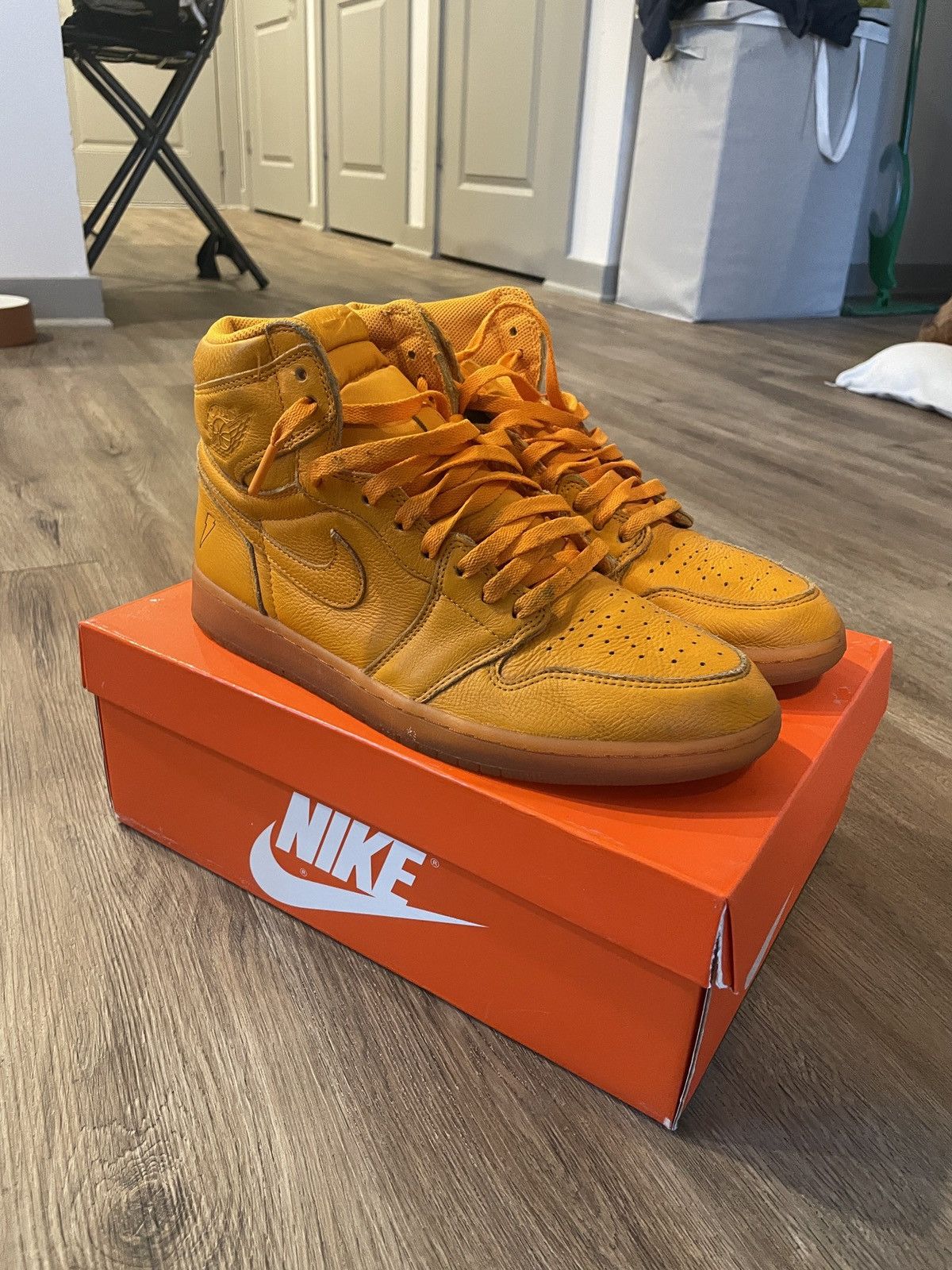 Jordan Brand × Nike Gatorade Orange Peel Jordan 1 Retro High Size US 11 / EU 44 - 1 Thumbnail