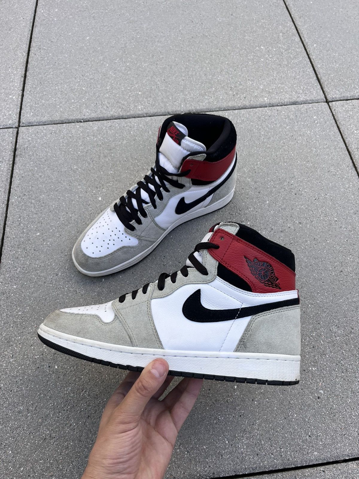 Jordan Brand × Nike Air Jordan 1 Retro High OG "Light Smoke Grey" Size US 9.5 / EU 42-43 - 2 Thumbnail