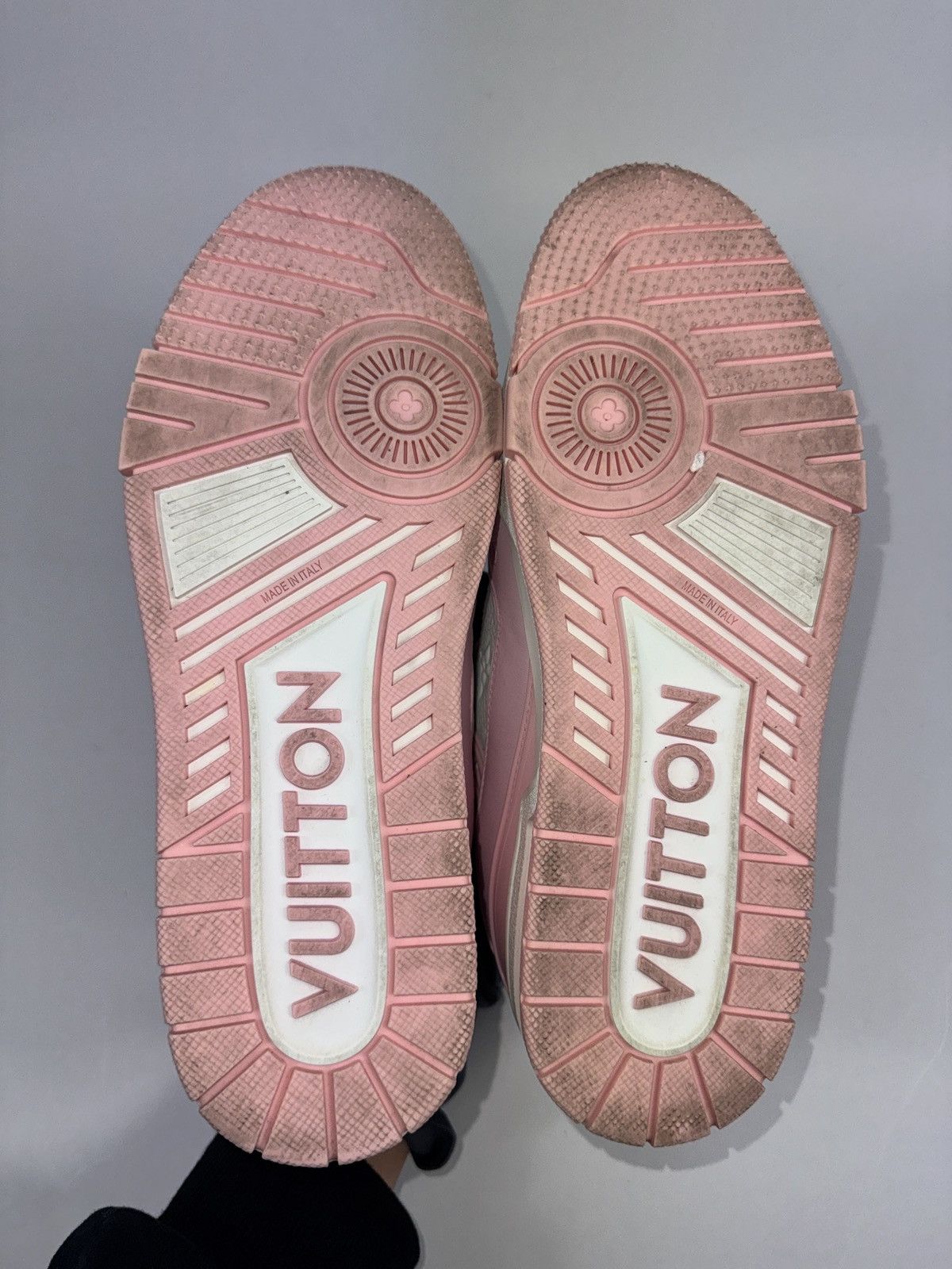 Louis Vuitton CLASSIC MONOGRAM SNEAKERS Size US 9.5 / EU 42-43 - 4 Thumbnail