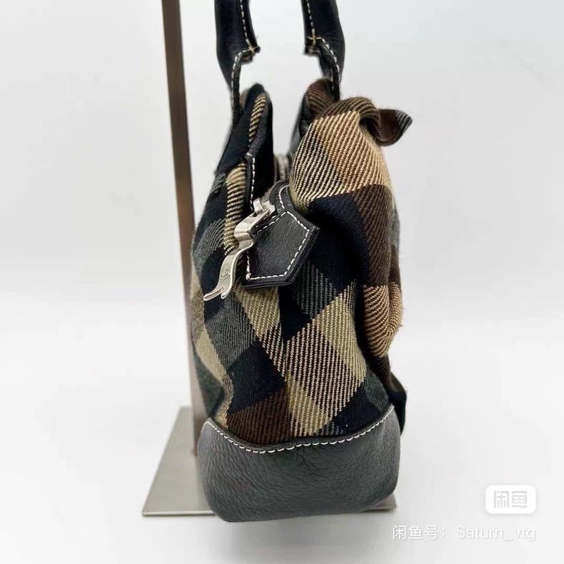 Vivienne Westwood Vivienne Westwood size os Classic brown coffee color checke Size ONE SIZE - 4 Thumbnail