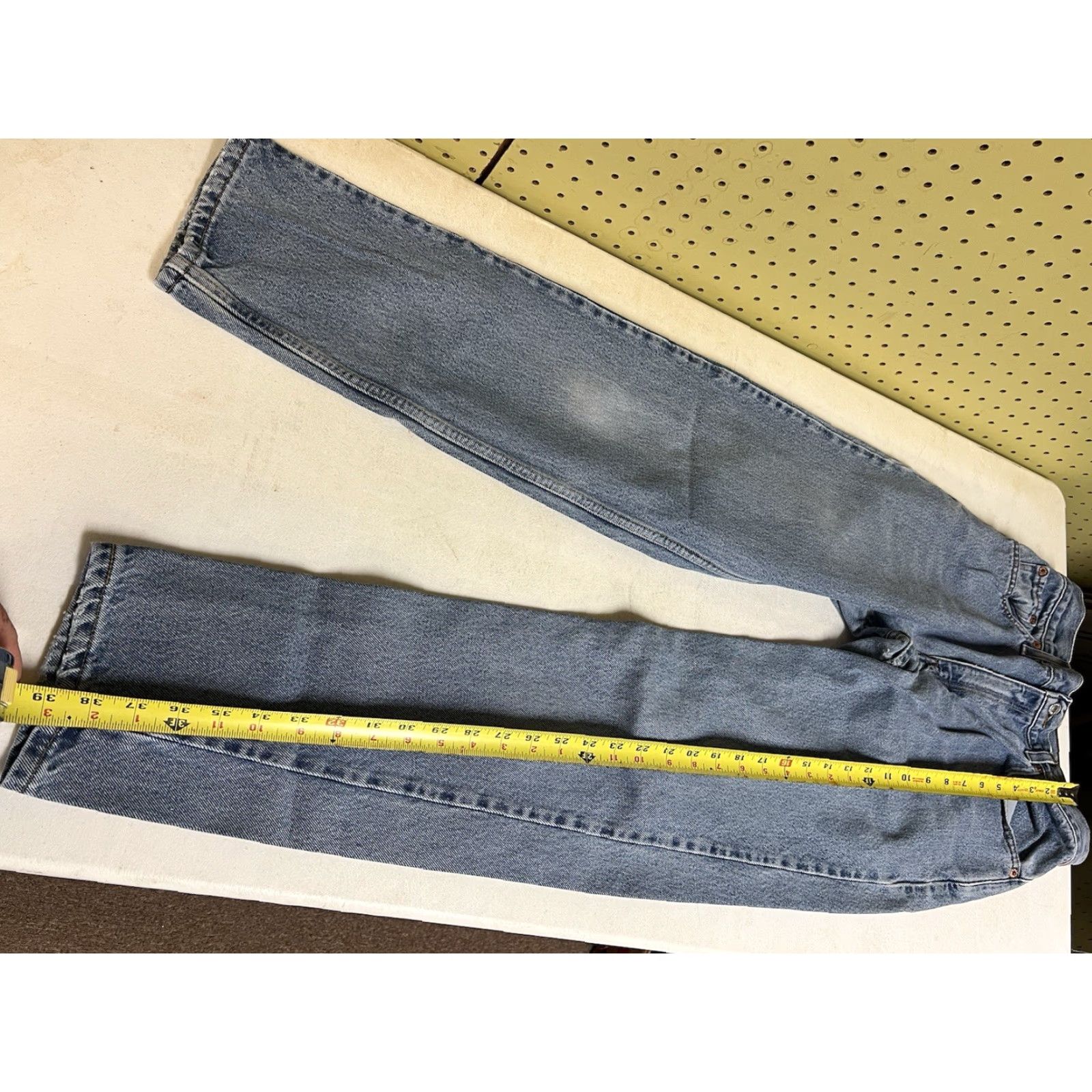 Levi's VINTAGE Levi's 550 Denim Jeans Distressed Tapered Leg Sz 9 Juniors Women 90s Distressed 550 Model Jeans Boys? Wait. Size 30" / US 8 / IT 44 - 8 Thumbnail
