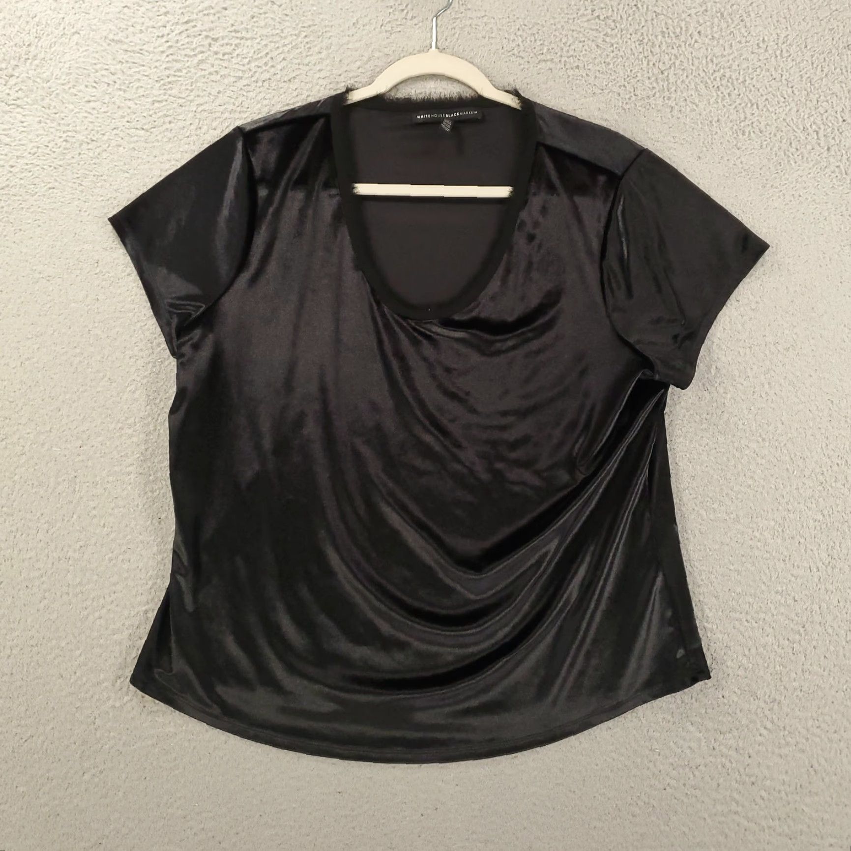 White House Black Market White House Black Market Top Shirt Womens XL Black Velvet Fuzzy Neck Accent V-Neck Short Sleeve Soft Black Pattern Solid Casual Travel Classic Stretch Size XL / US 12-14 / IT 48-50 - 2 Thumbnail