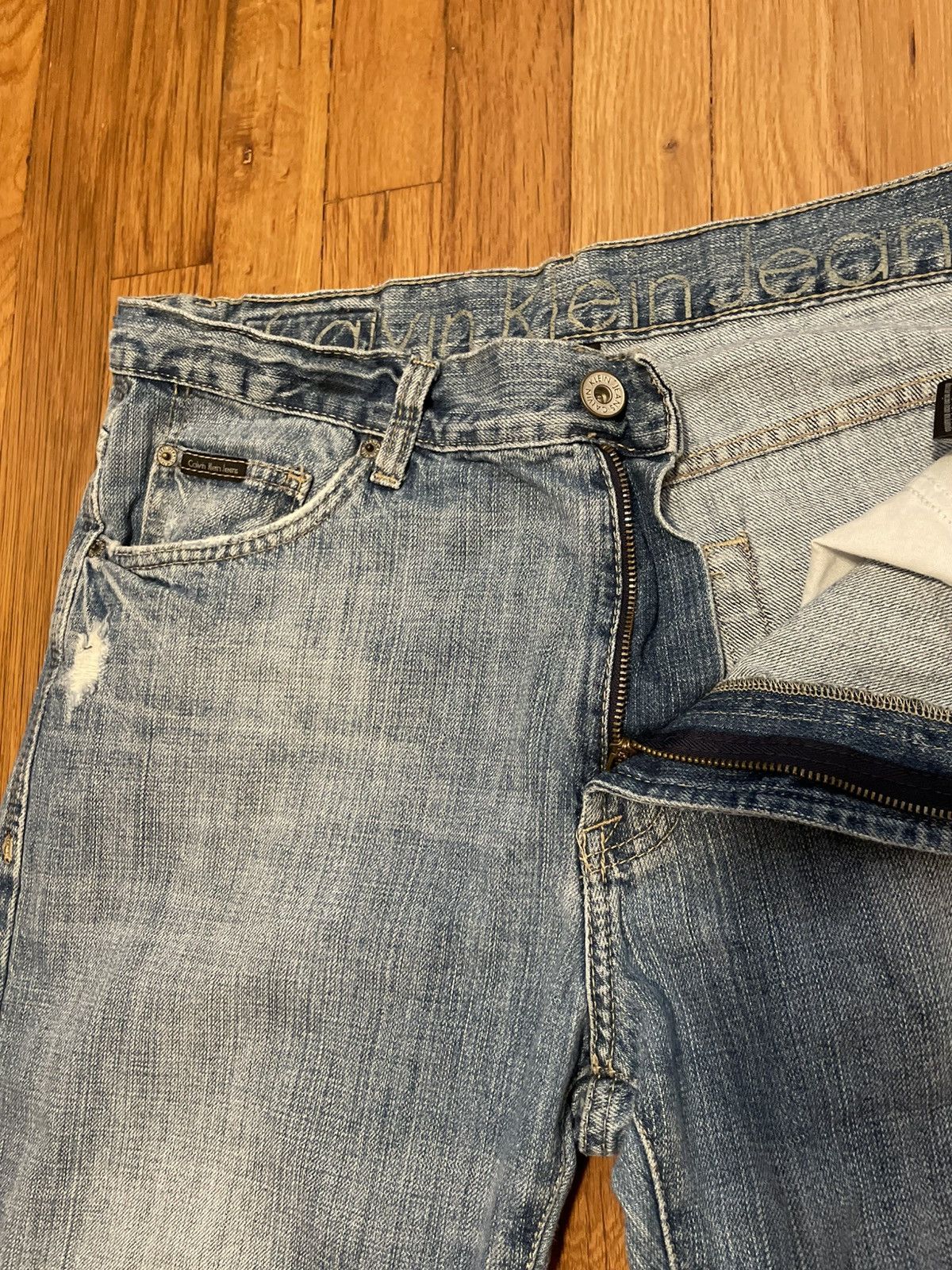 Calvin Klein Calvin Klein distressed jeans Size US 34 / EU 50 - 3 Thumbnail