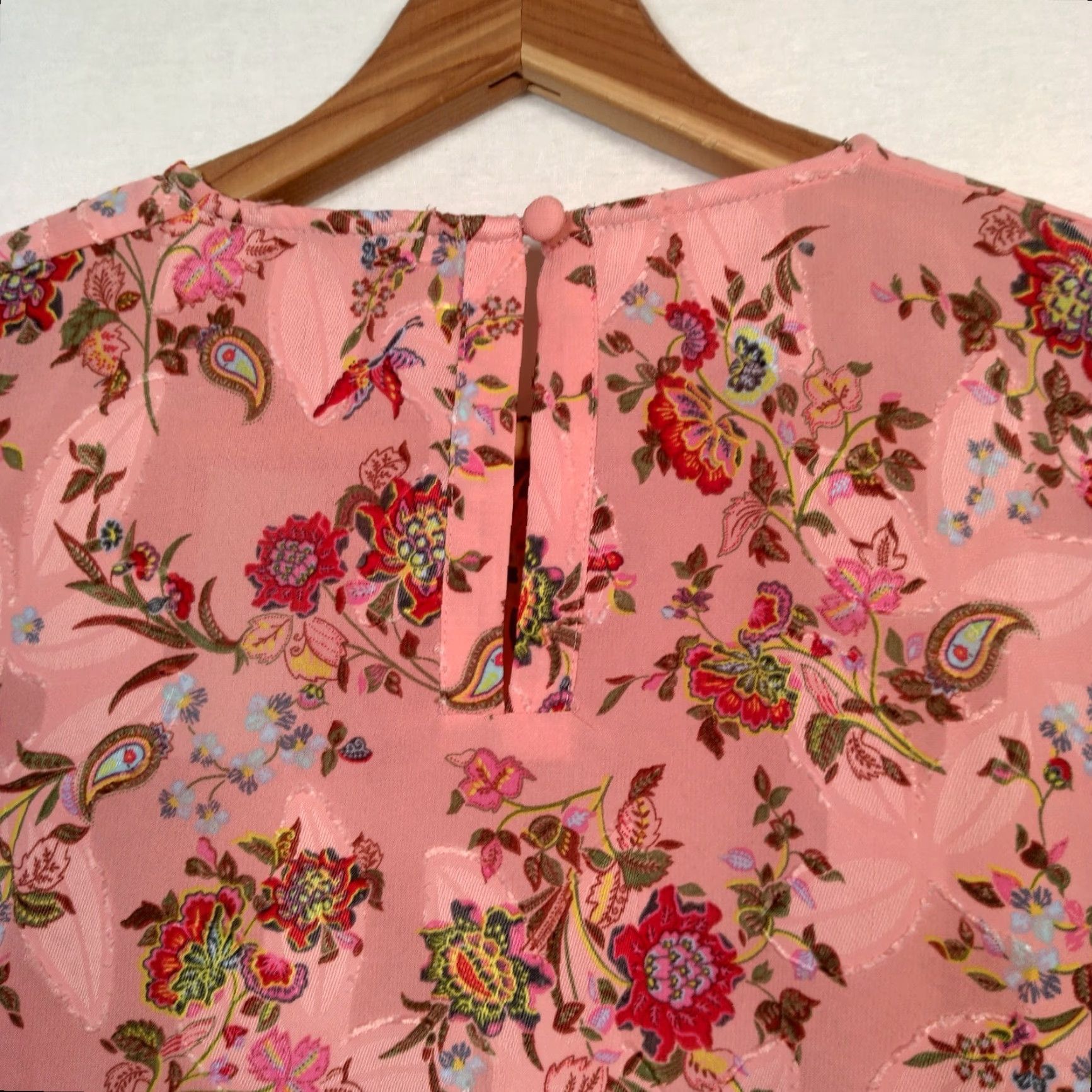 Loft Loft Blouse Shirt XXS Petite Pink Floral Long Balloon Sleeve Semi Sheer Textured Size XXS / US 00 / IT 34 - 6 Thumbnail