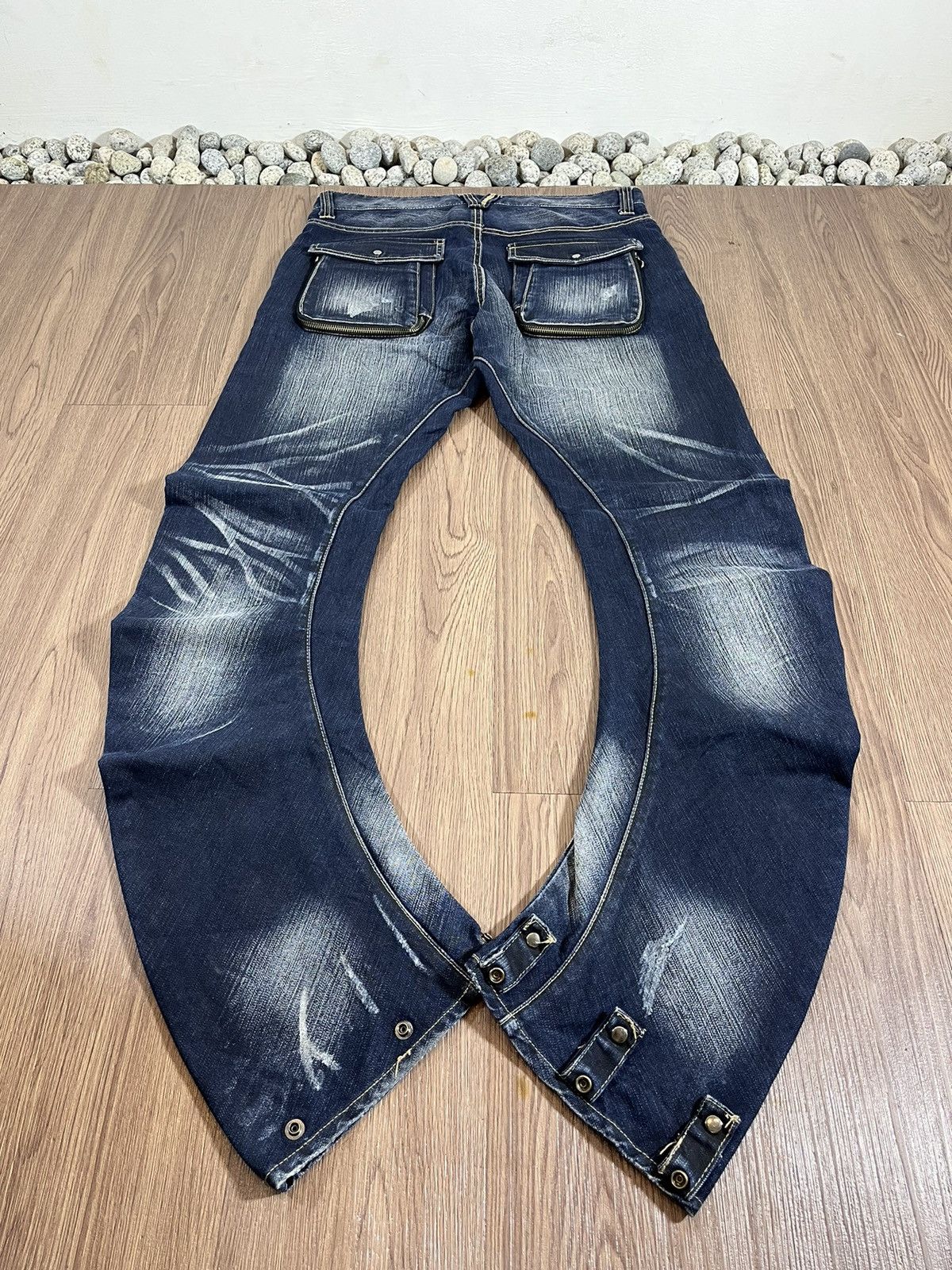 PPFM PPFM Curved Arch Distressed Denim Jeans Size US 33 - 6 Thumbnail