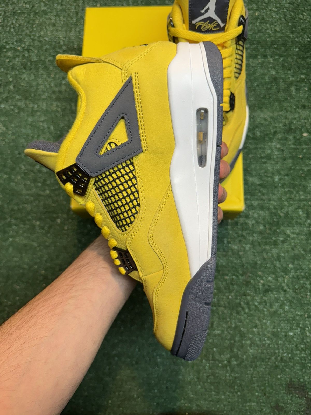 Jordan Brand Jordan Retro 4 Lightning Size 9 Size US 9 / EU 42 - 3 Thumbnail