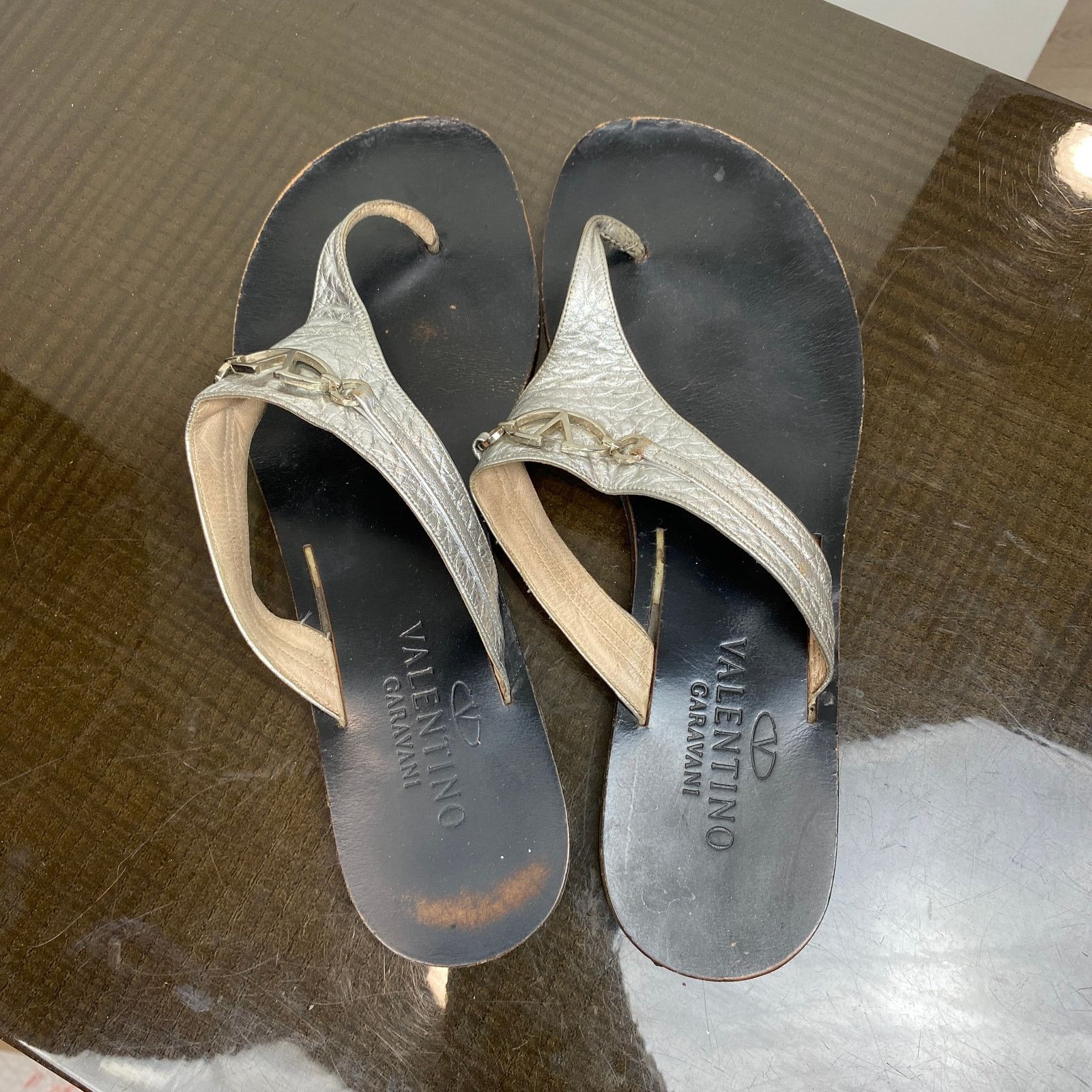 Valentino Valentino Garavani V Logo Leather Thong Sandals Women's 38.5 Size US 8.5 / IT 38.5 - 6 Thumbnail