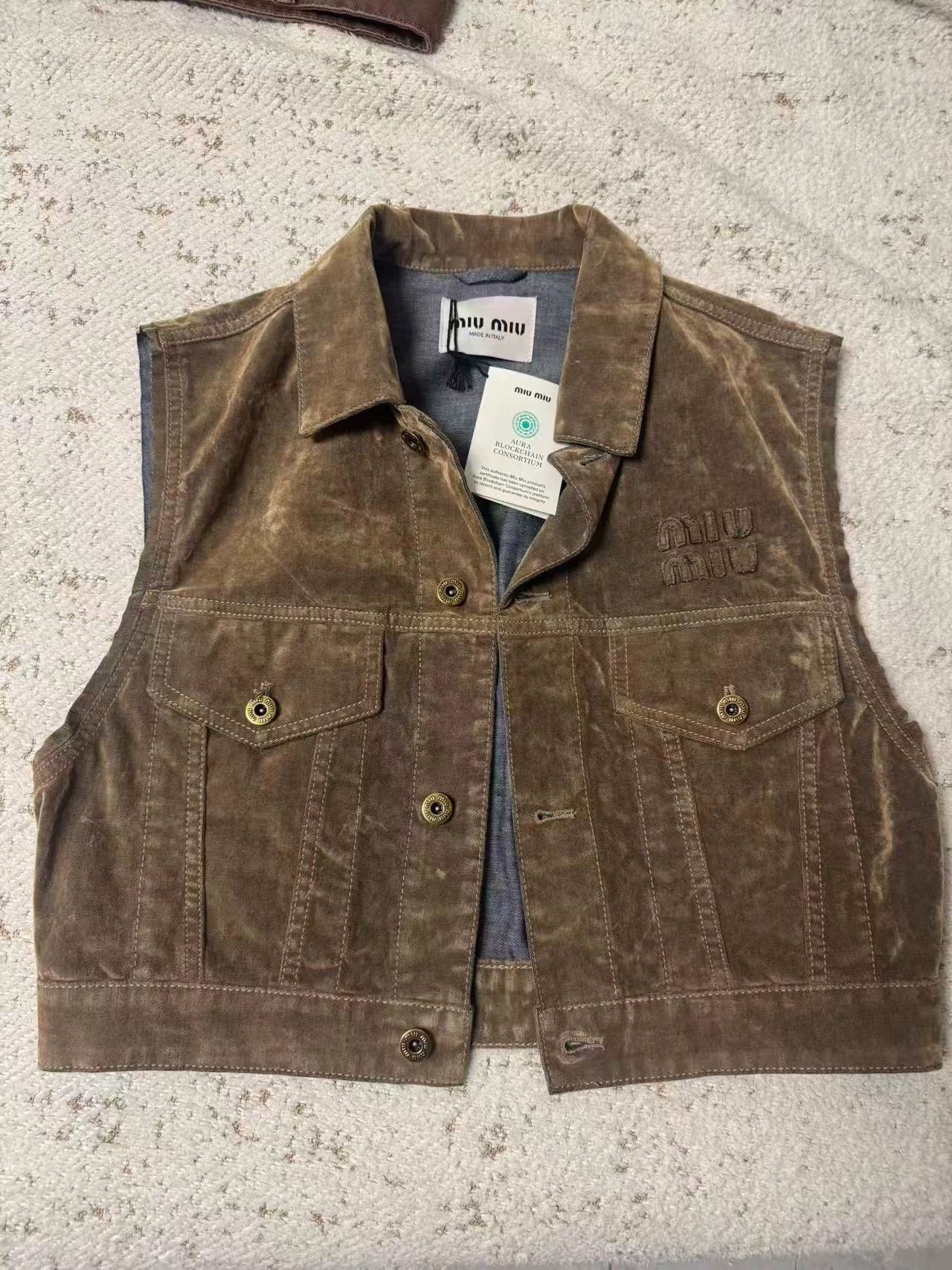 Miu Miu MIU MIU 25 Velvet Vest New 1 Tag Size S / US 4 / IT 40 - 1 Thumbnail