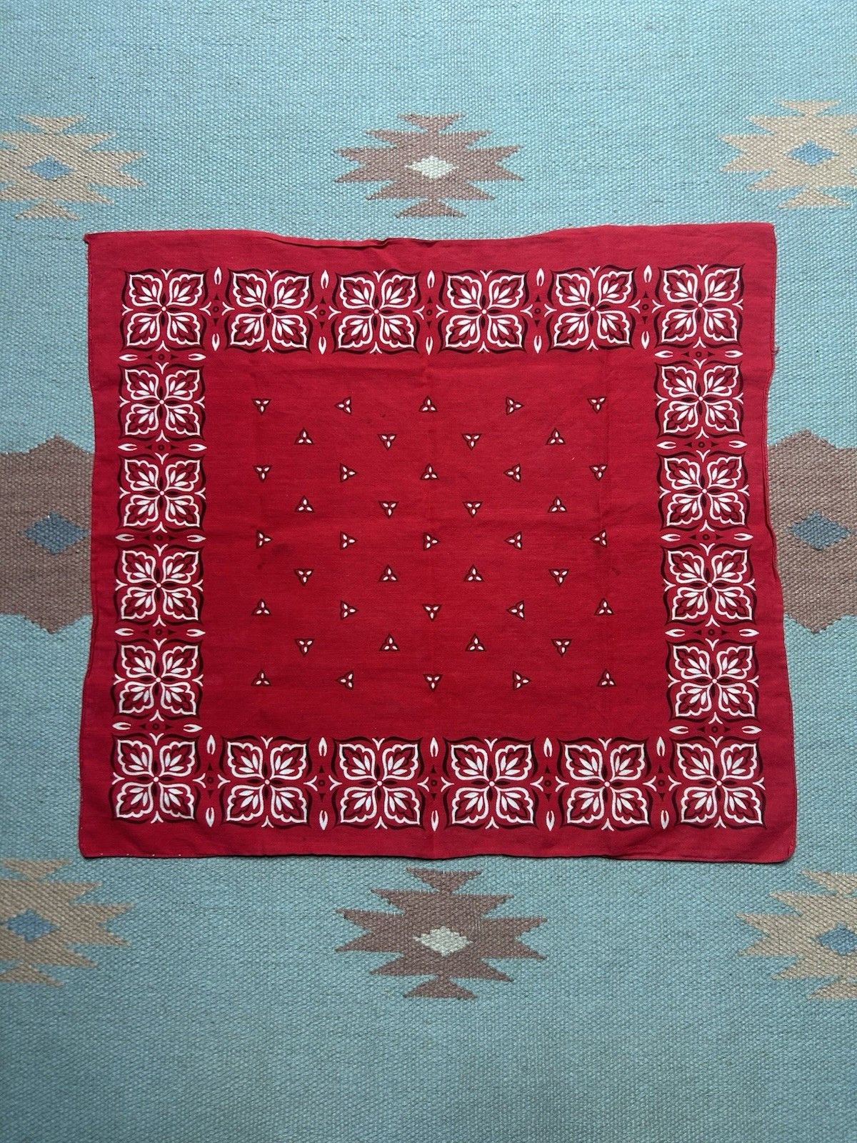 Vintage Vintage bandana handkerchief cotton soft flowers floral red Size ONE SIZE - 1 Thumbnail