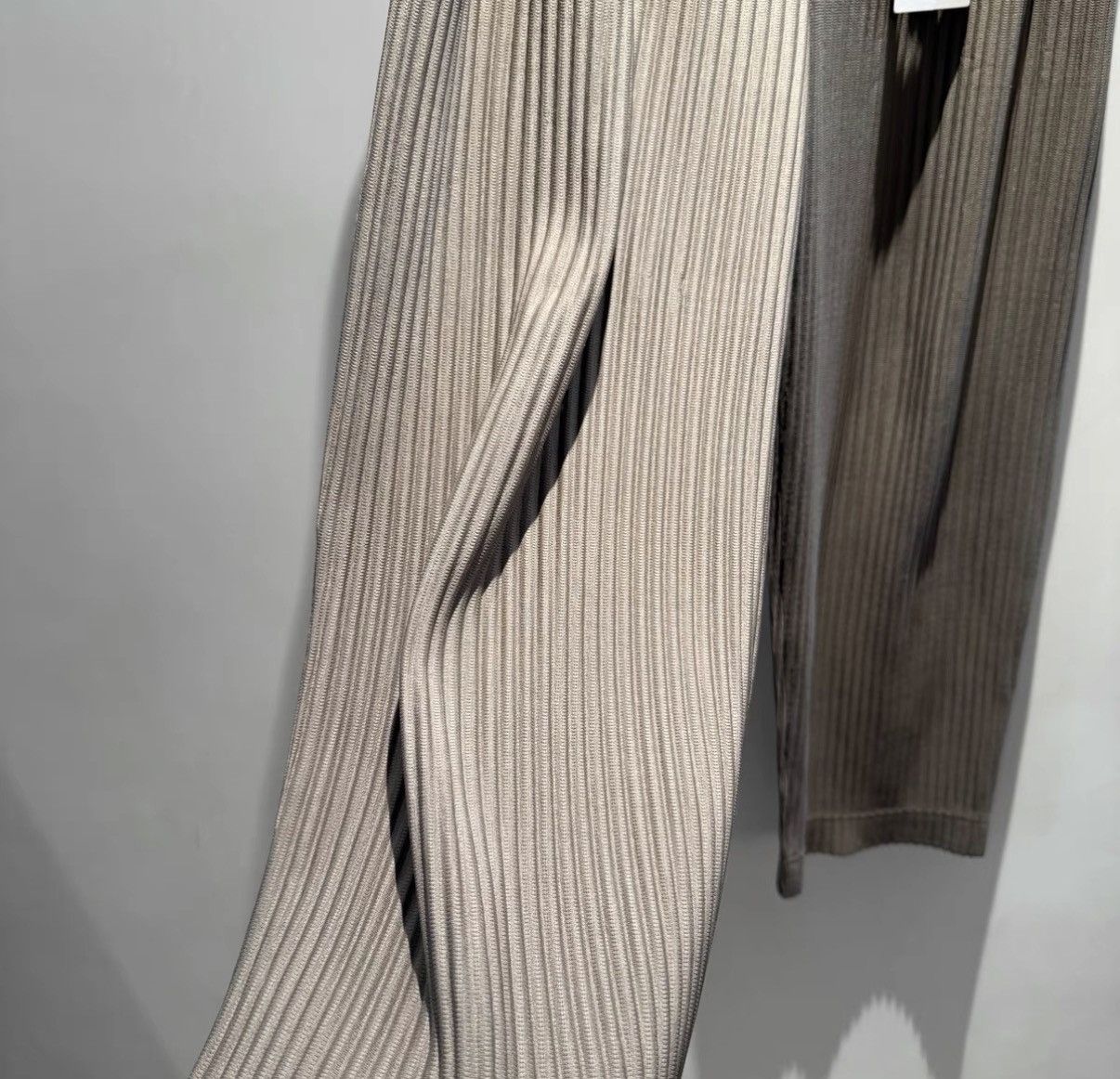 Issey Miyake Issey Miyake Pleated Classic Tailored Pants Size US 34 / EU 50 - 2 Thumbnail