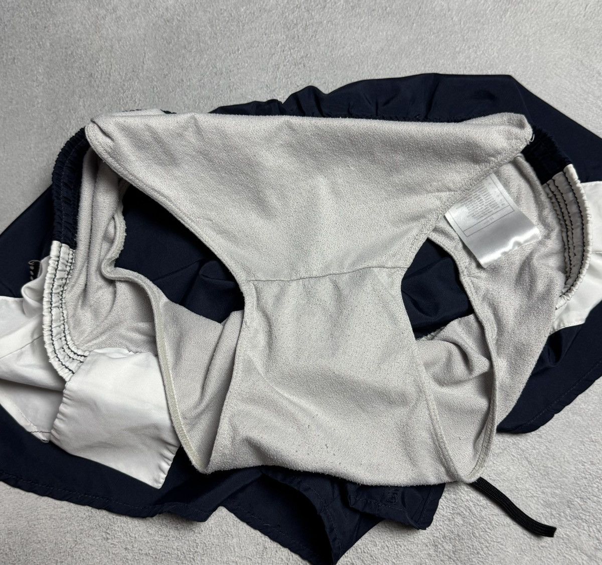 Nike Nike Vintage Running Shorts Size US 30 / EU 46 - 11 Thumbnail