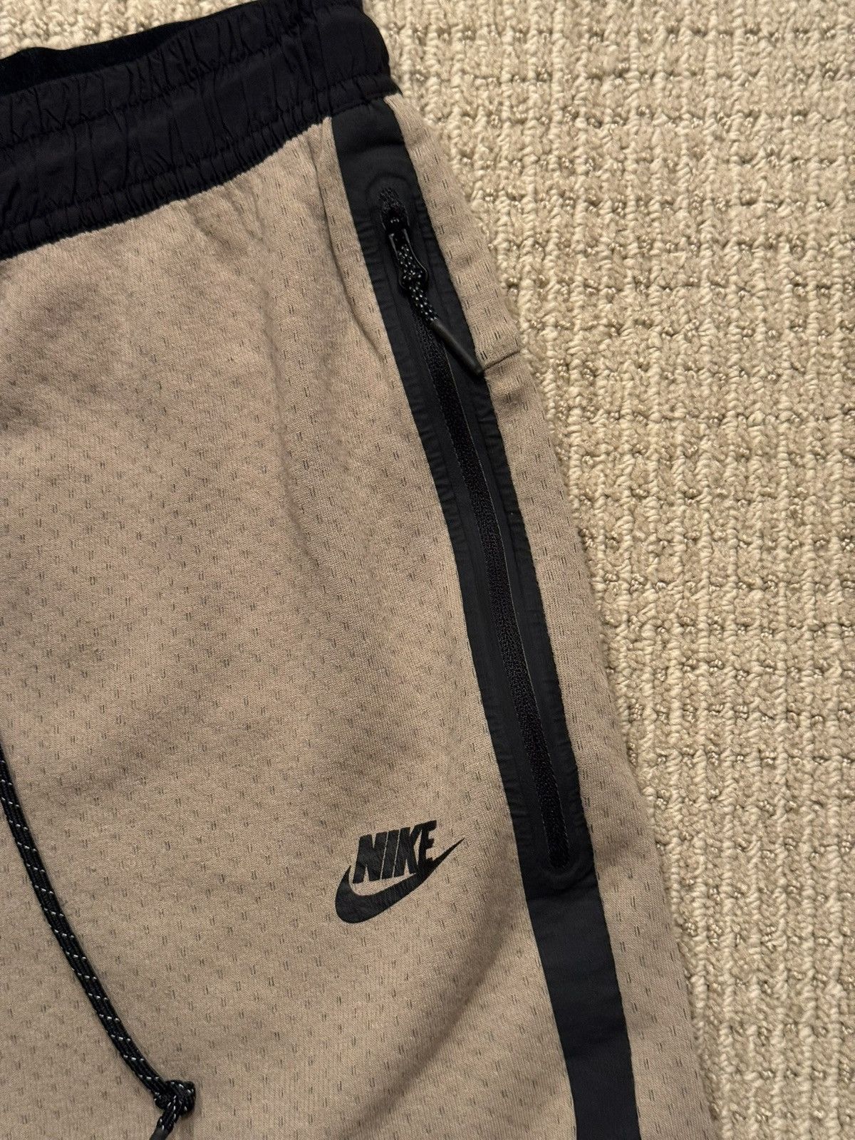 Nike Nike Shorts with Zipper Pockets Size US 32 / EU 48 - 3 Thumbnail