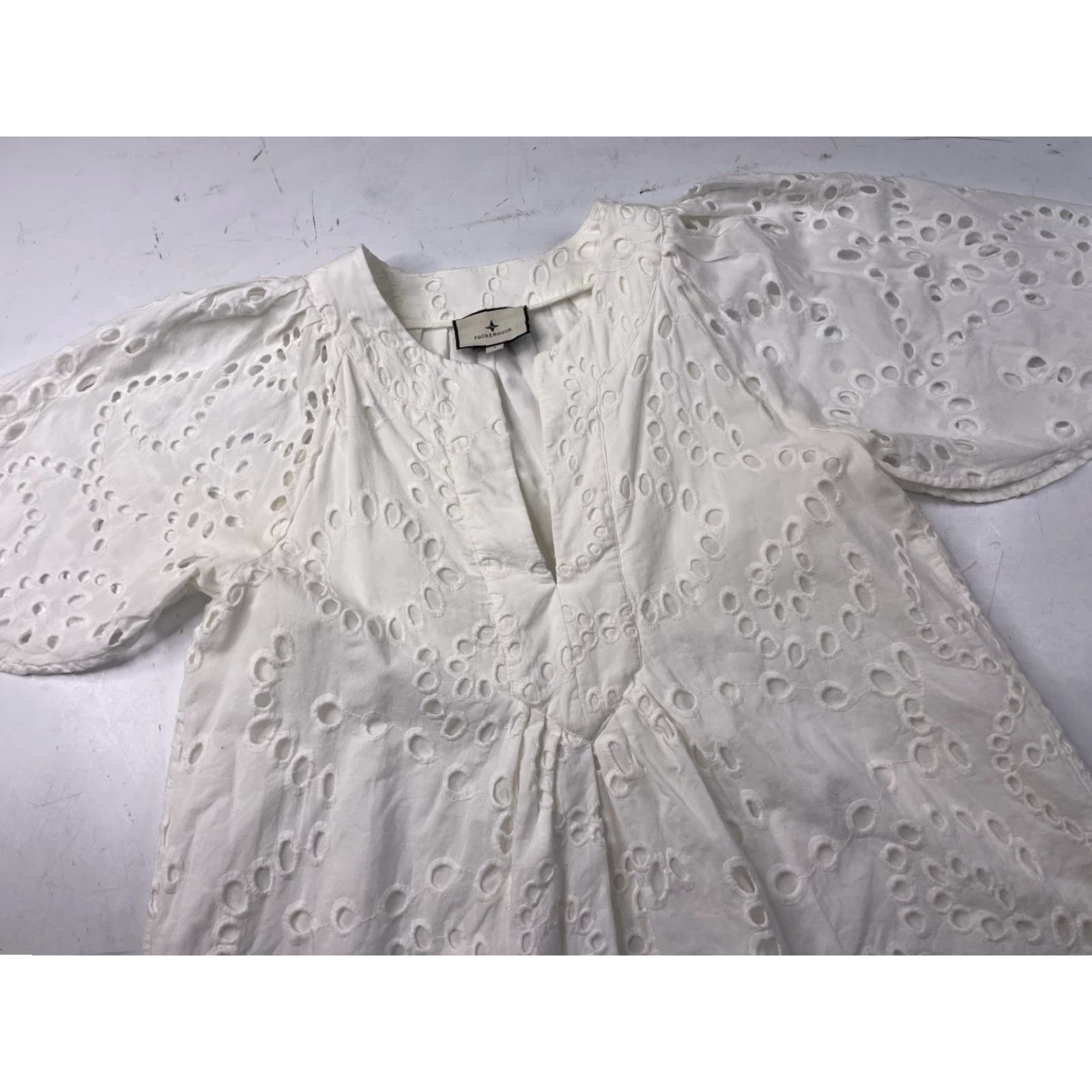 Vintage Tuckernuck White Eyelet Lace Blouse Flutter Sleeve Top Lined 100% Cotton Small Women Shirt Size S / US 4 / IT 40 - 2 Thumbnail