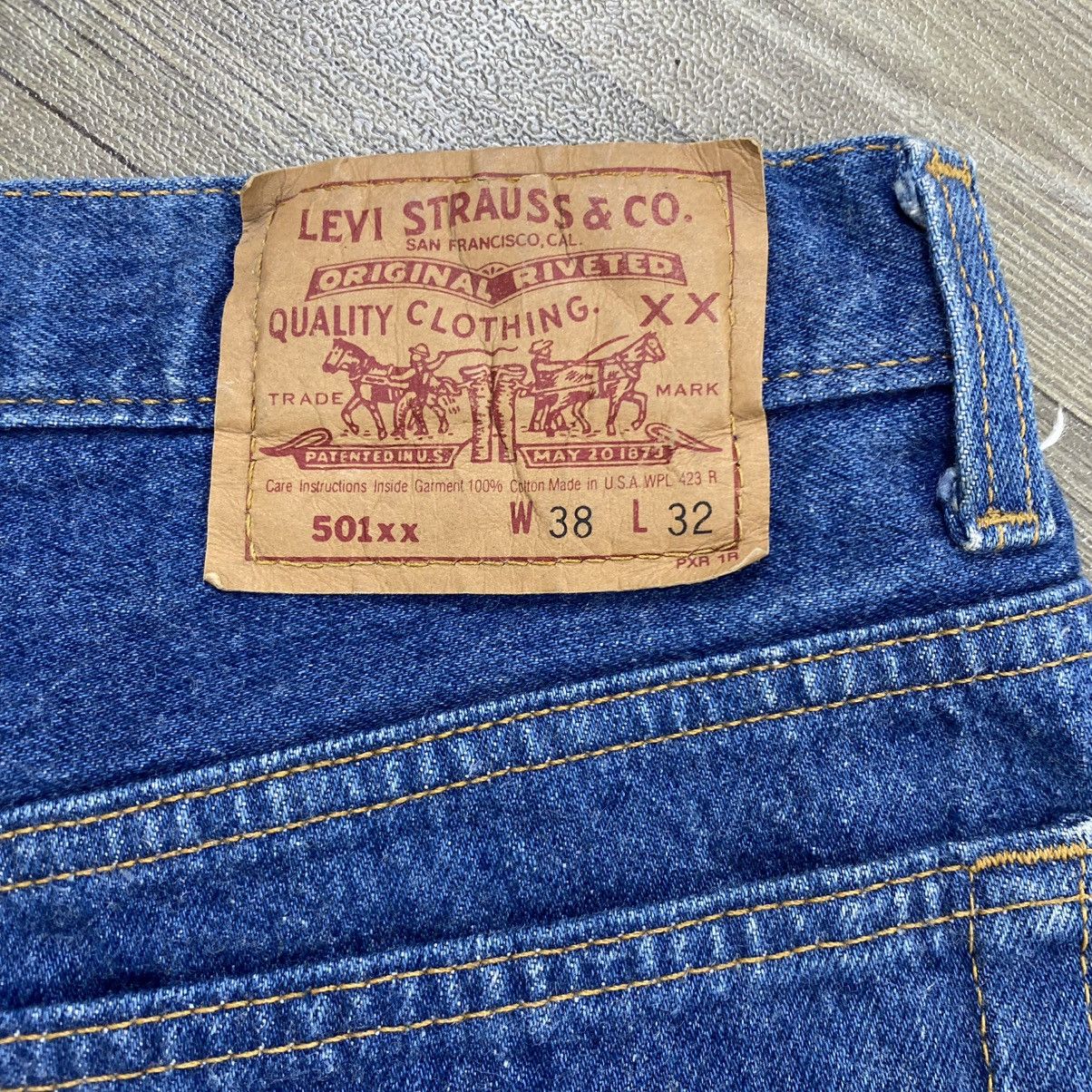 Levi's Vintage Clothing 🇺🇸1990s Vintage Levis 501XX 38x32 Straight Leg Faded Jeans Size US 38 / EU 54 - 17 Thumbnail