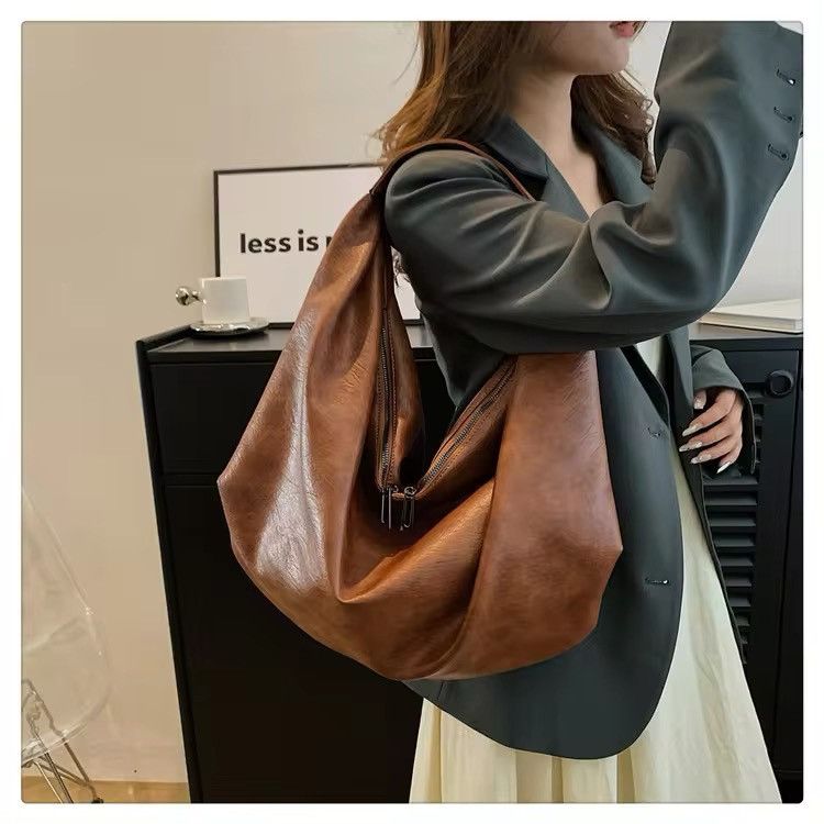 Japanese Brand × Leather Soft Leather Crossbody Handbag Size ONE SIZE - 1 Thumbnail