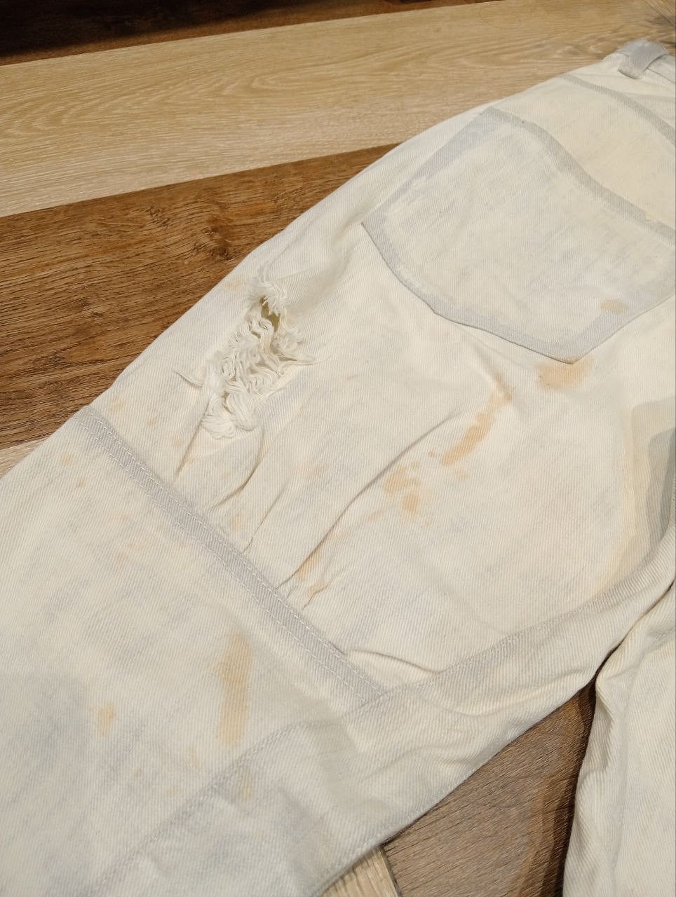 Issey Miyake SUNAOKUWAHARA BY ISSEY MIYAKE DISTRESSED BUTTON JEANS Size US 32 / EU 48 - 13 Thumbnail
