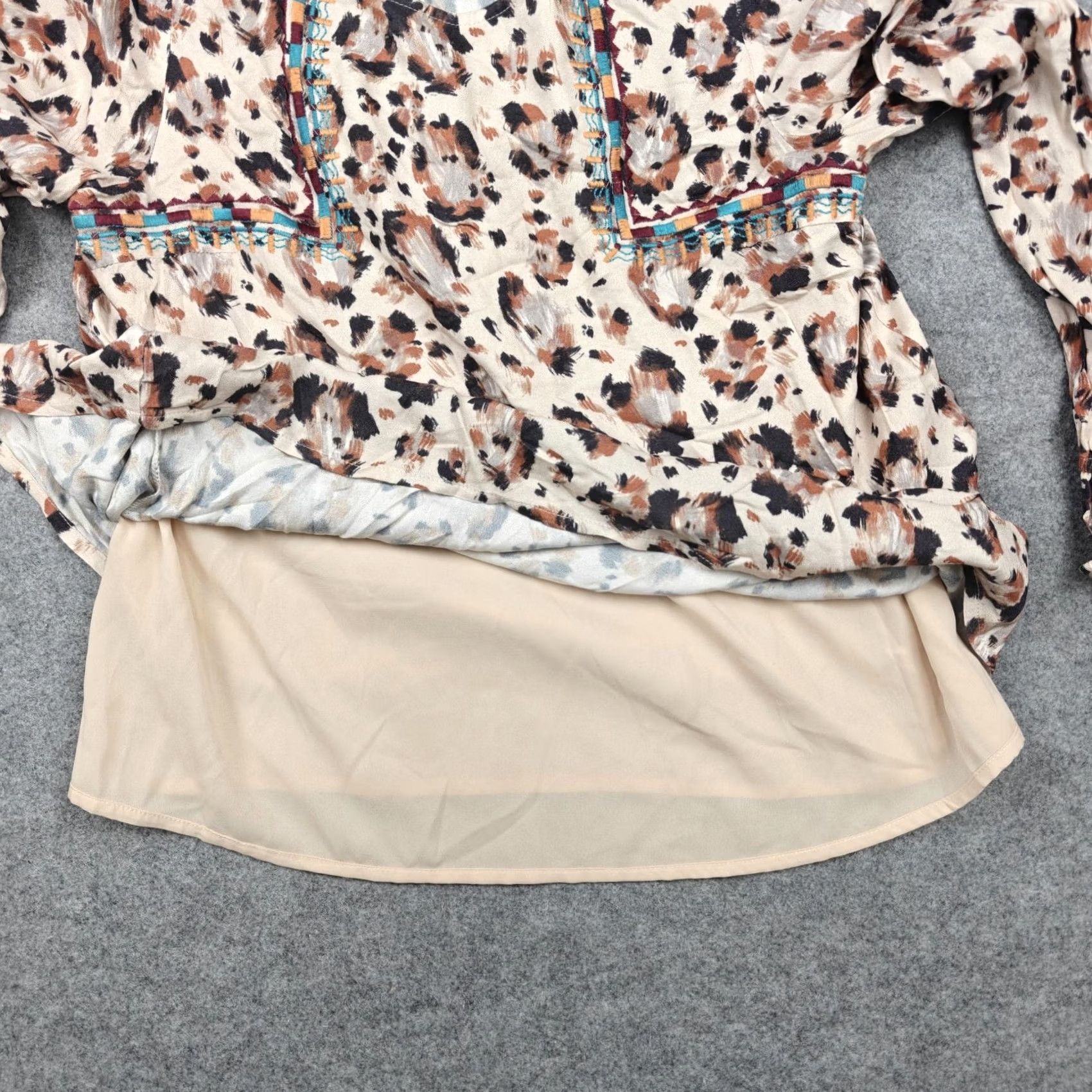 Vintage Savanna Jane Blouse Womens S Beige Leopard Embroidered Tunic Top Long Sleeve Shirt Size S / US 4 / IT 40 - 3 Thumbnail