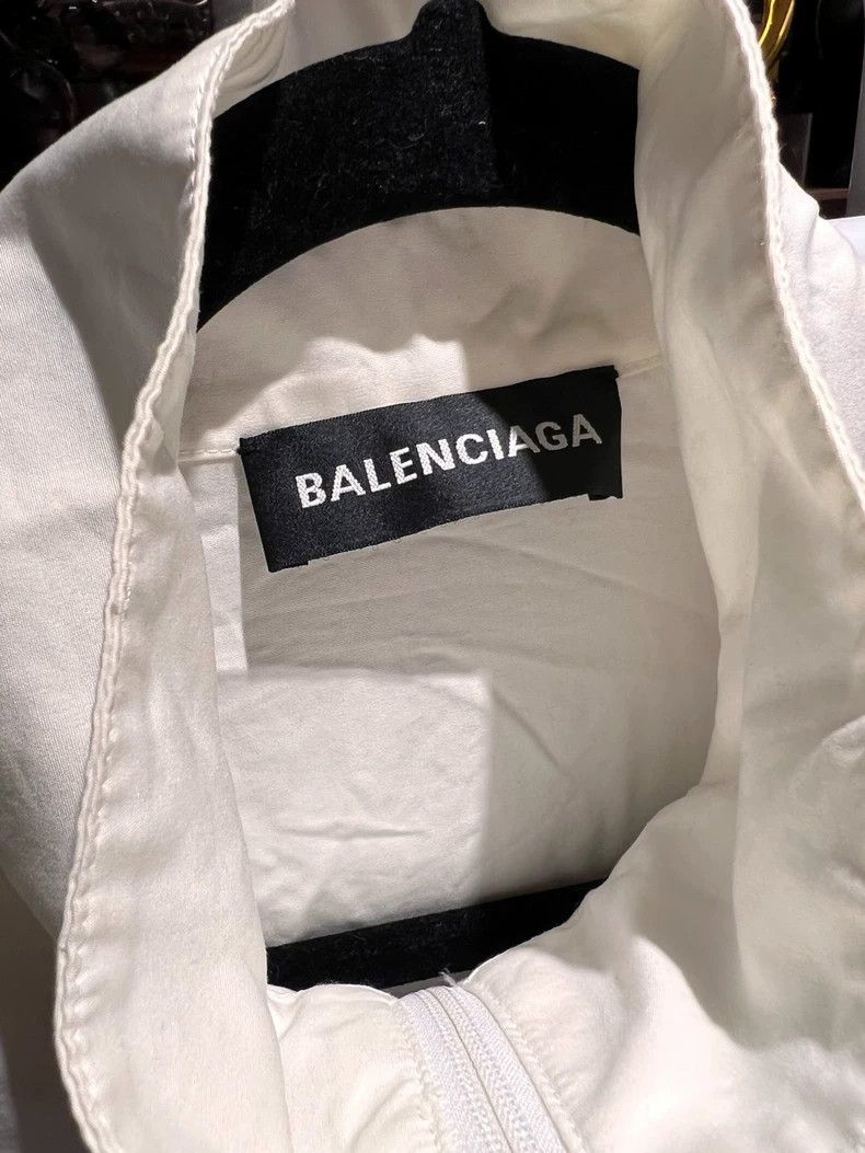 Balenciaga Balenciaga White Embroidered Logo Windbreaker Size 44 In S Size US S / EU 44-46 / 1 - 3 Thumbnail