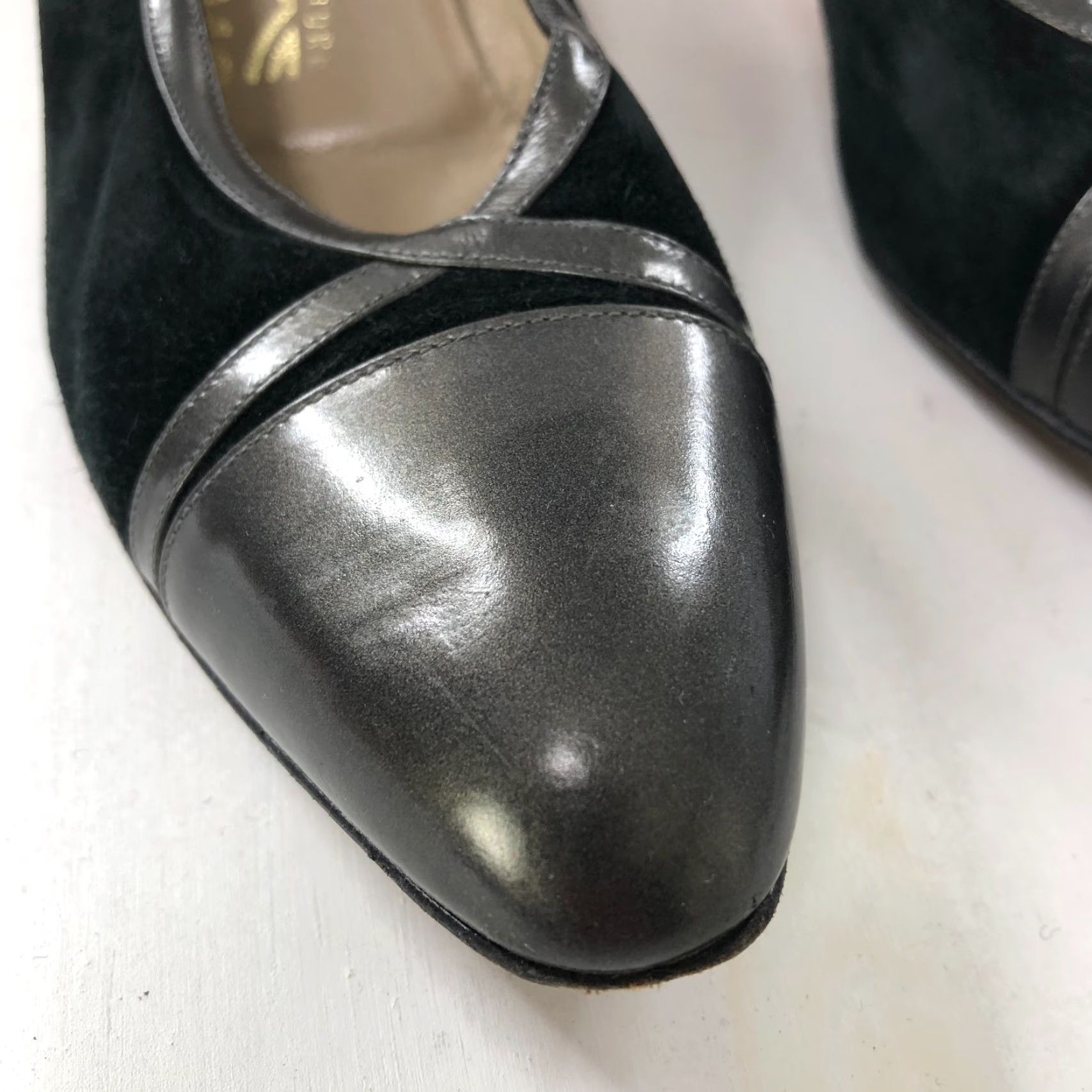 Salvatore Ferragamo Salvatore Ferragamo 8.5 Narrow Closed Toe Kitten Heel Suede Black Pump Womens XS? Size US 9 / IT 39 - 3 Thumbnail