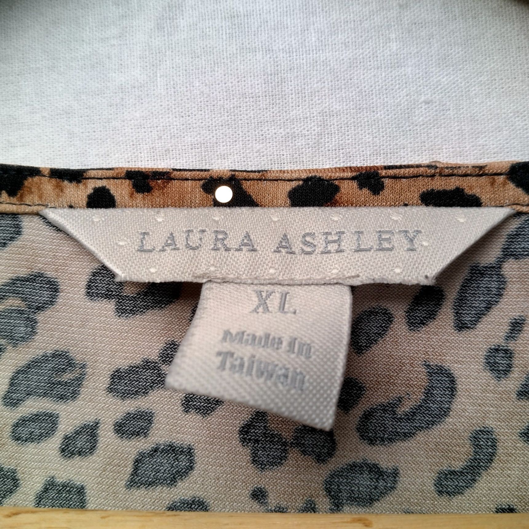 Laura Ashley Laura Ashley Shirt Women XL Sleeveless Brown Cat Cheetah Leopart Print Sequins Size XL / US 12-14 / IT 48-50 - 3 Thumbnail