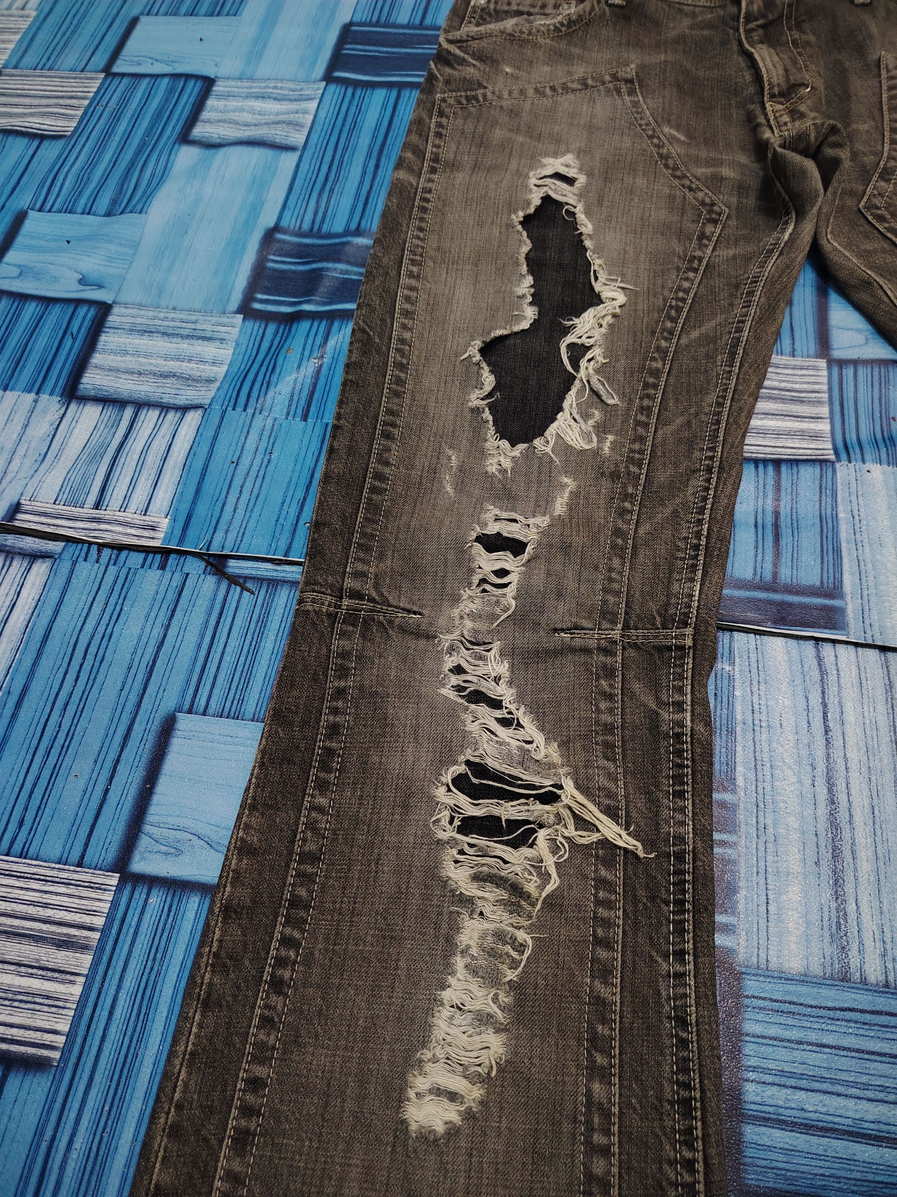 Who Decides War Japan Tete Homme Grunge style Distressed denim Flared Jeans Size US 30 / EU 46 - 7 Thumbnail