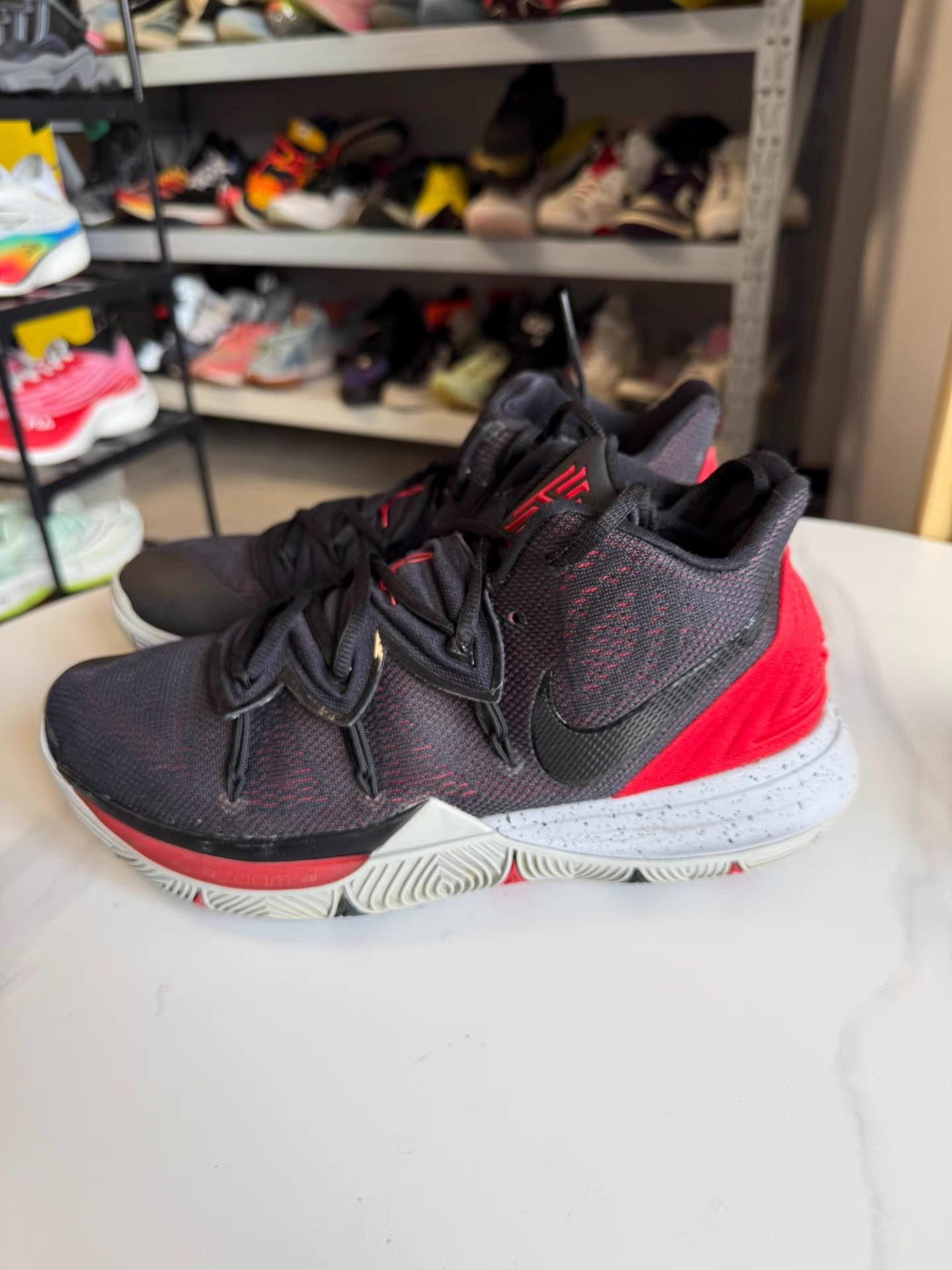 Nike Nike Kyrie 5, Zoom cushioning Q10 Size US 10 / EU 43 - 1 Thumbnail