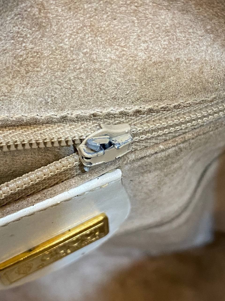Gucci Gucci White Leather Vintage Crossbody Bag Size ONE SIZE - 13 Thumbnail