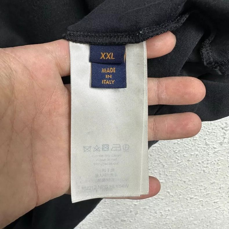 Louis Vuitton LOUIS VUITTON Embossed LOGO black short sleeve T-shirt 2504 Size US XXL / EU 58 / 5 - 4 Thumbnail