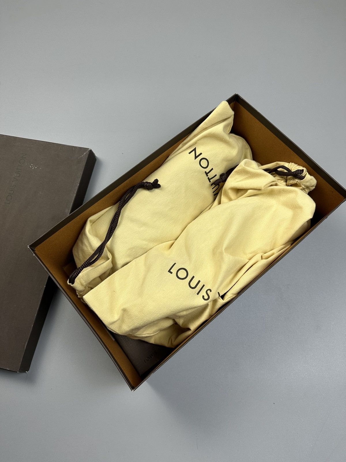 Louis Vuitton Louis Vuitton Silver Leather Sneakers Size US 9.5 / EU 42-43 - 8 Thumbnail