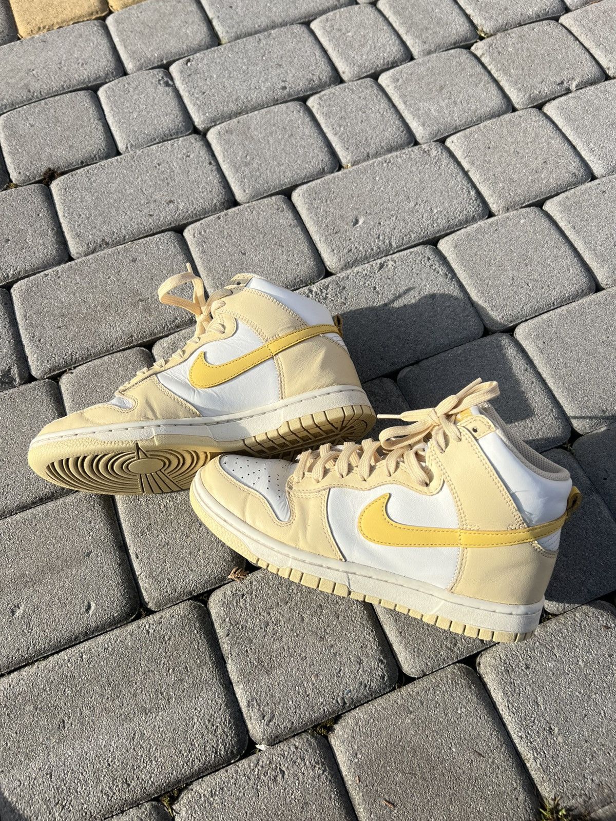 Nike Nike Dunk High White/Yellow Size US 7 / EU 40 - 1 Thumbnail