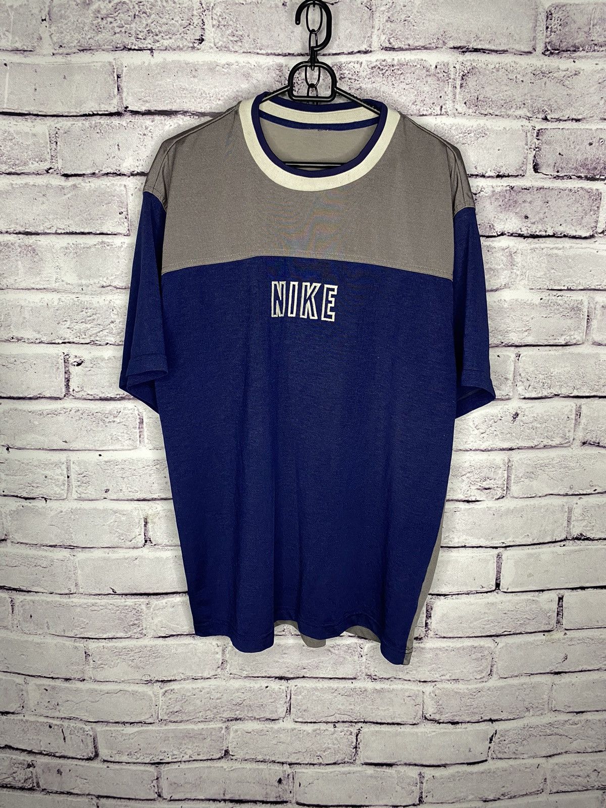 Nike MENS Vintage Nike T-Shirt Big Logo y2k 90s Size US XL / EU 56 / 4 - 1 Thumbnail