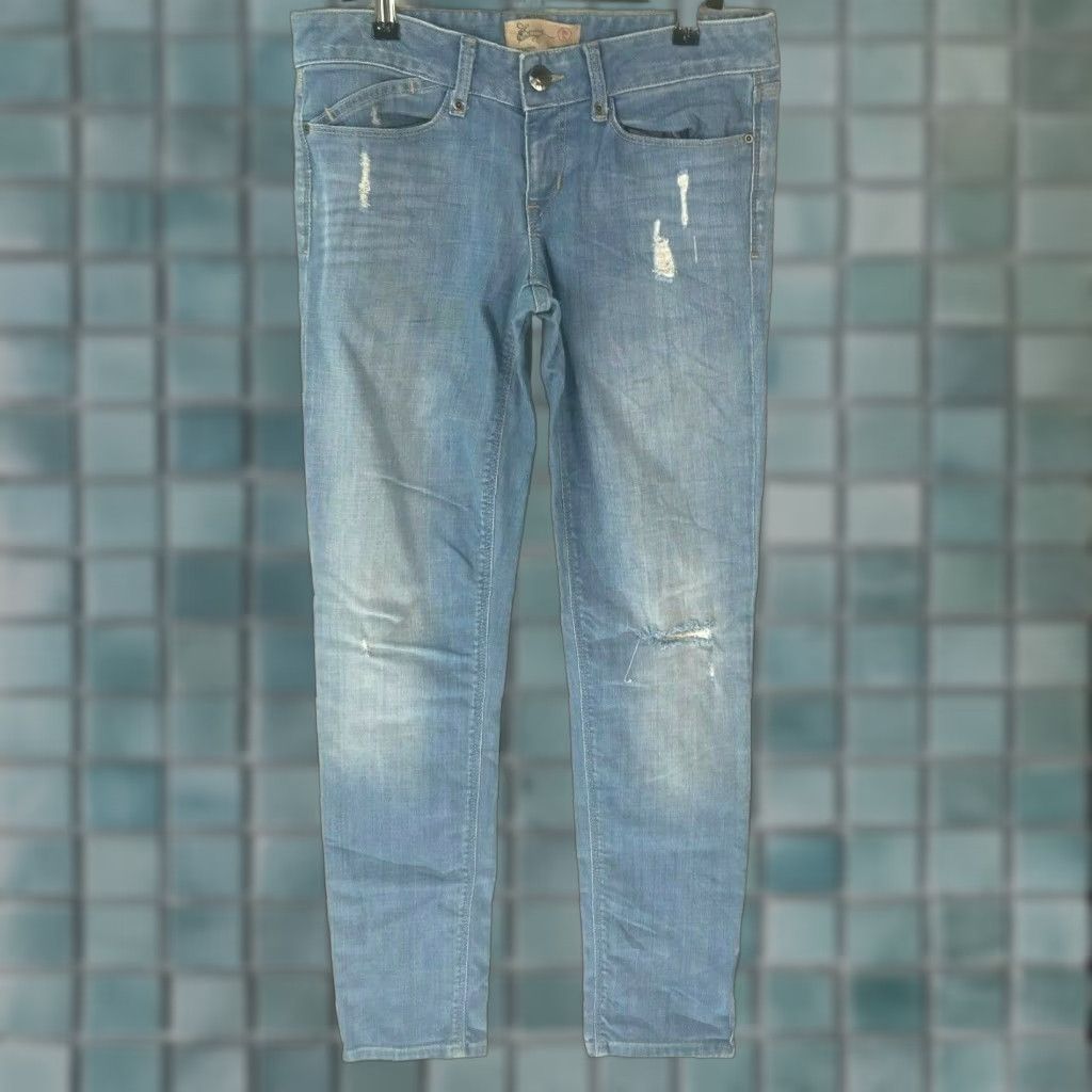 Gap Gap Jeans Women Solid Blue Distressed Straight Denim Size 2 30 in Inseam 30 in Rise Low 6.5-8.5 in Regular Size 26" / US 2 / IT 38 - 1 Thumbnail
