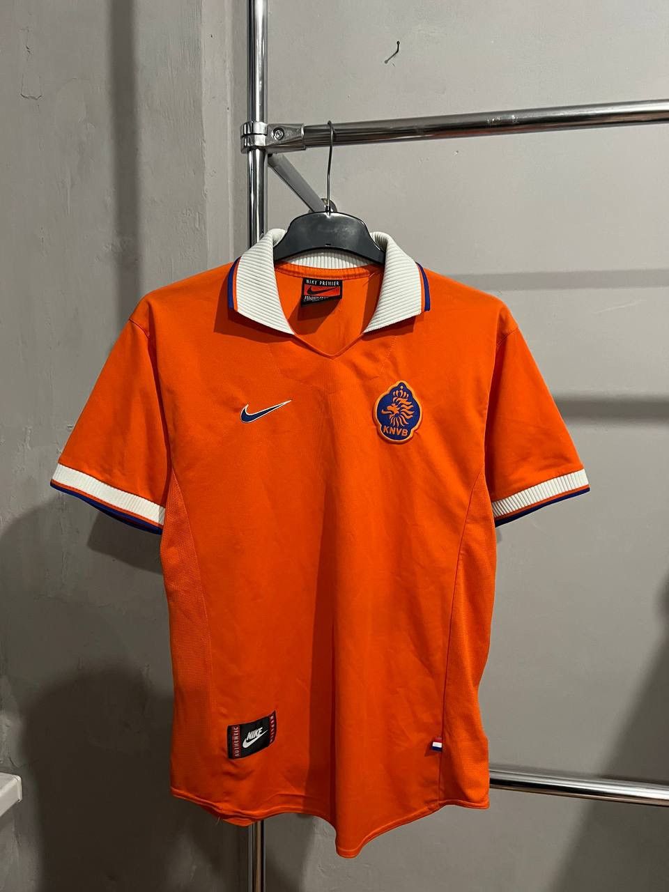 Nike 1997/98 NETHERLANDS(HOLLAND) HOME SOCCER JERSEY SHIRT NIKE M Size US M / EU 48-50 / 2 - 3 Thumbnail