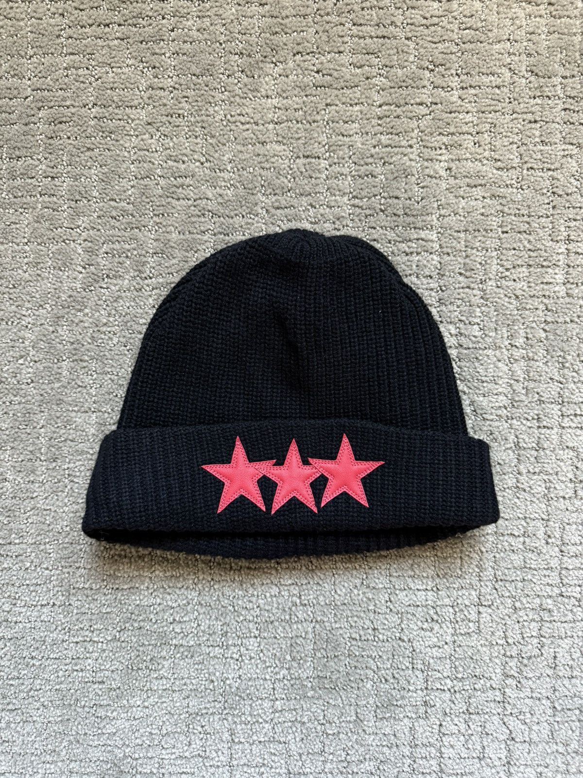 Chrome Hearts CASHMERE STAR LEATHER PATCH BEANIE BLACK RED Size ONE SIZE - 1 Thumbnail