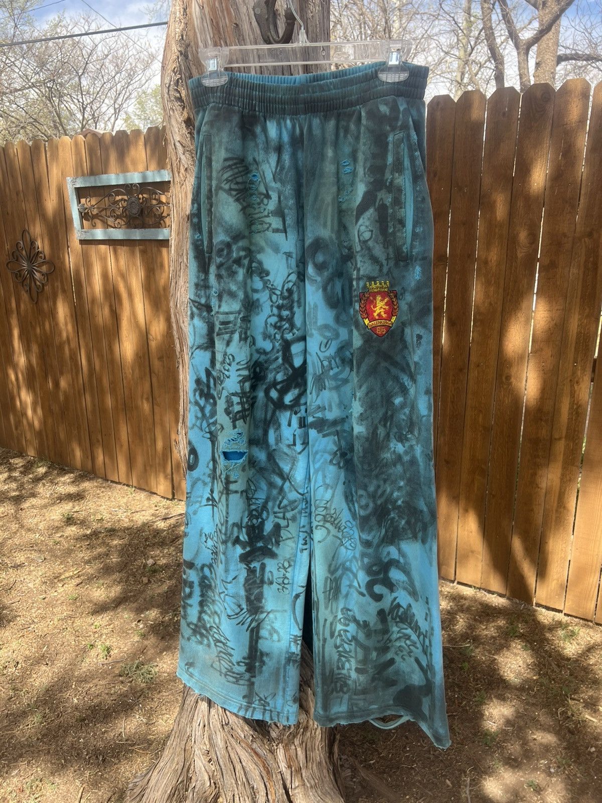 Balenciaga Balenciaga skater sweats Size US 31 - 1 Thumbnail