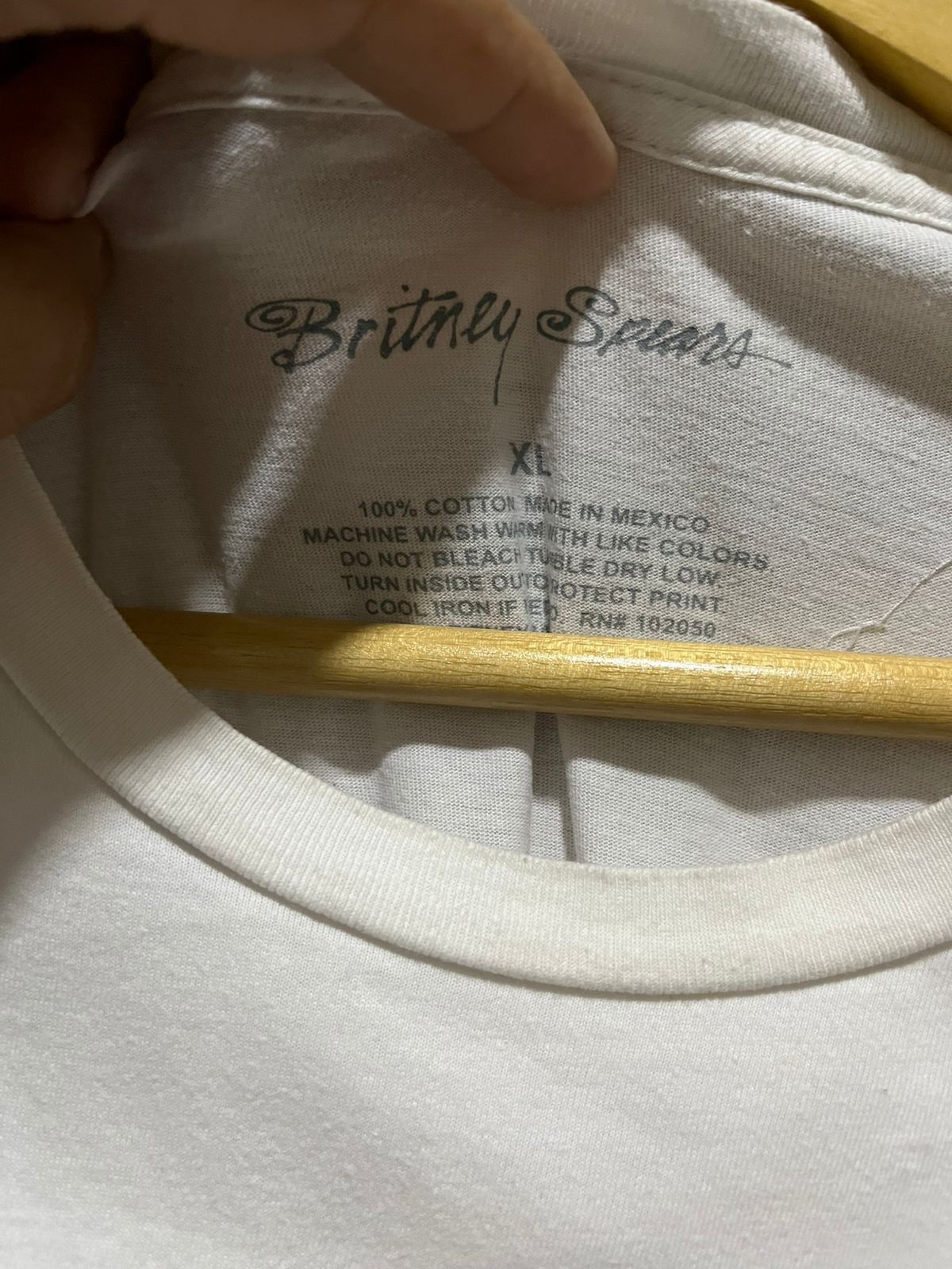 Band Tees britney spears offcial print tag no backhit tee tshirt Size US XL / EU 56 / 4 - 4 Thumbnail