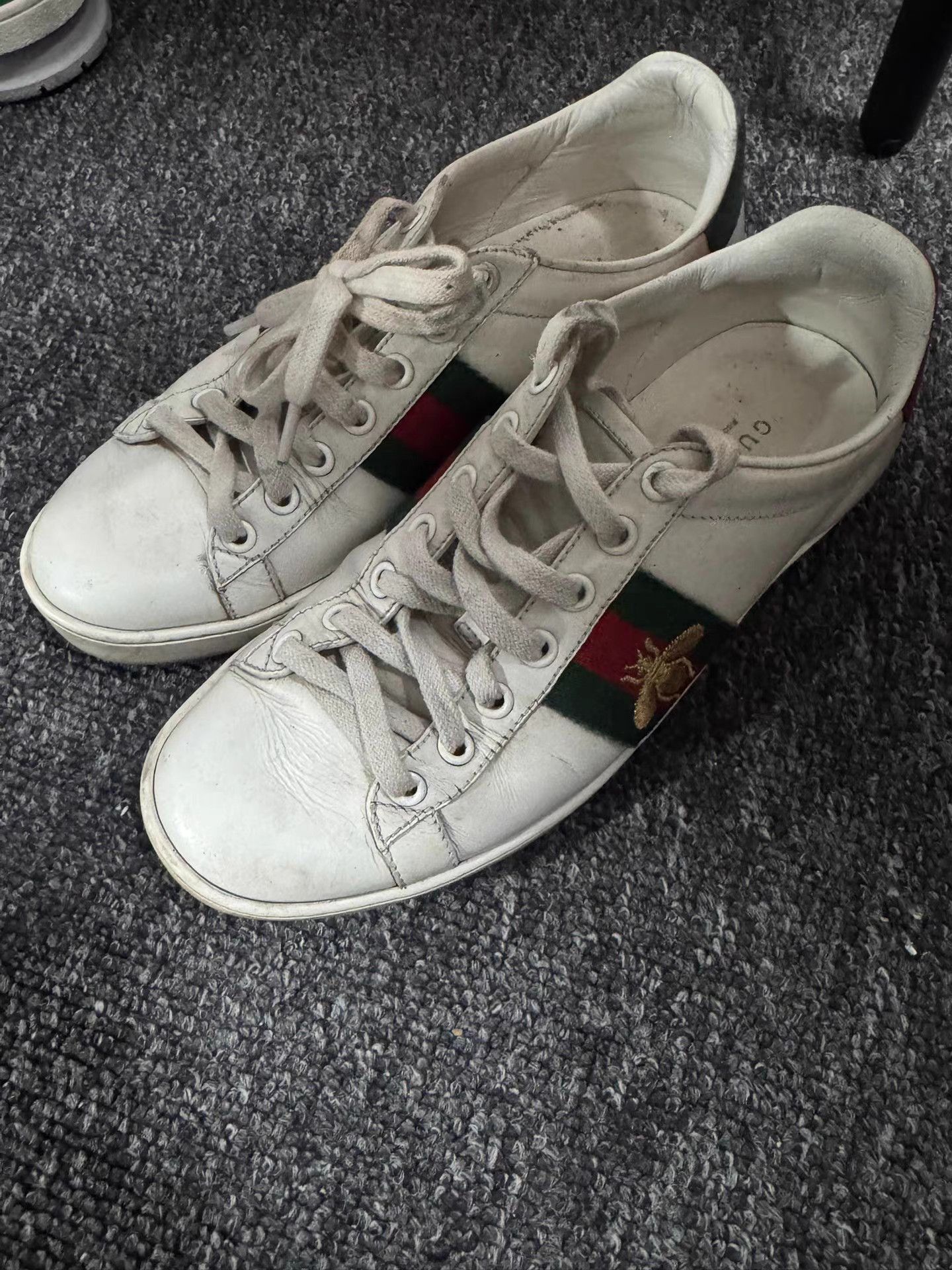 Gucci Gucci Ace Bee-Embroidered Sneakers with Web Stripe K13 Size US 5.5 / IT 35.5 - 1 Thumbnail