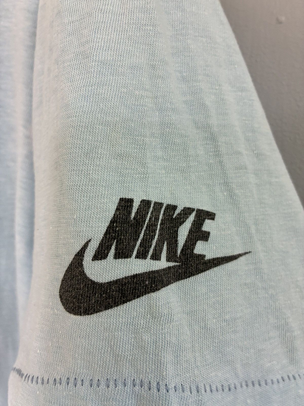Nike Vintage Nike Trinidad-Clam Beach 1980 pinwheel tag Tshirt Size US L / EU 52-54 / 3 - 6 Thumbnail