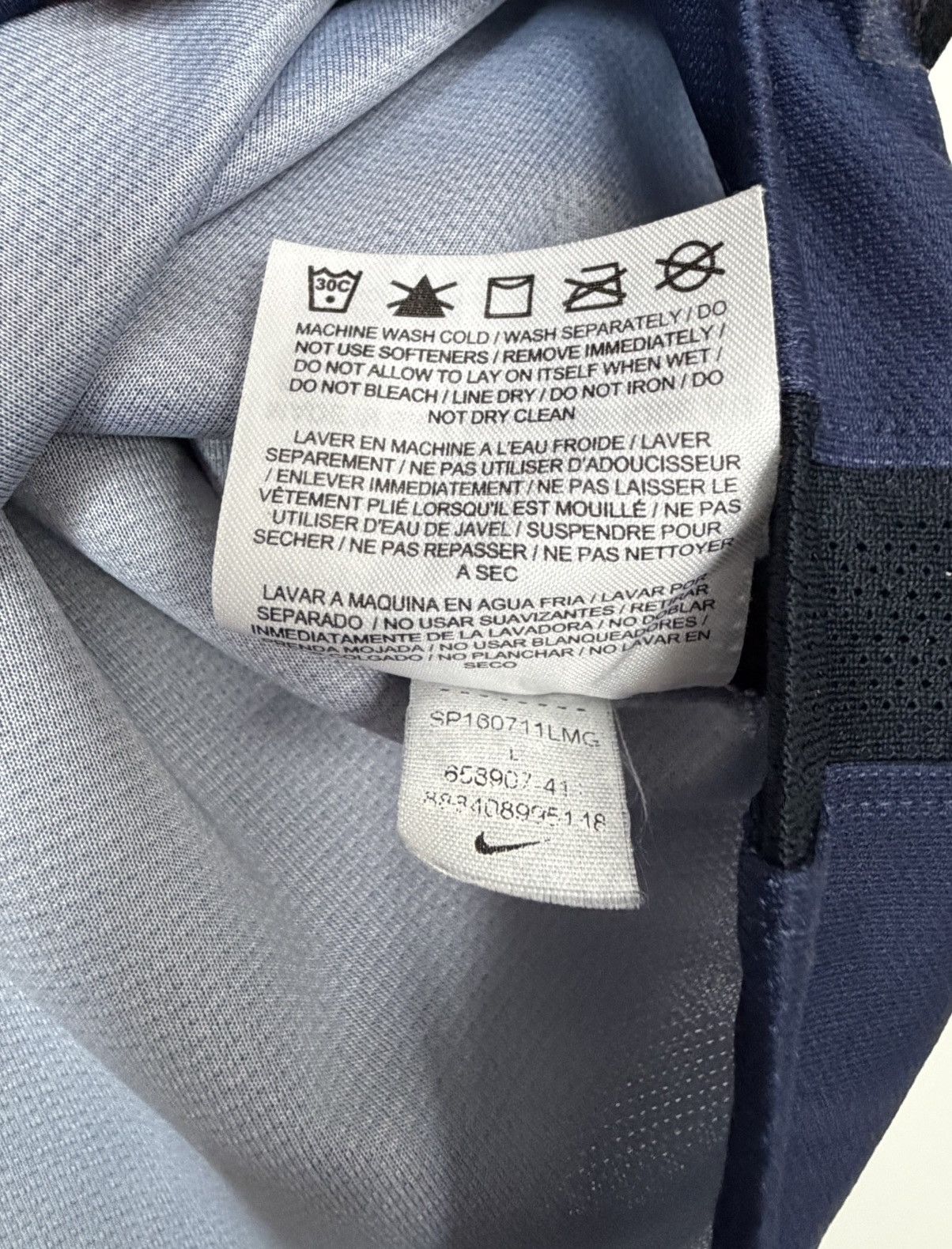 Nike NIKE PSG PARIS SAINTGERMAIN 2015 2016 JERSEY FOOTBALL SOCCER Size US L / EU 52-54 / 3 - 10 Thumbnail