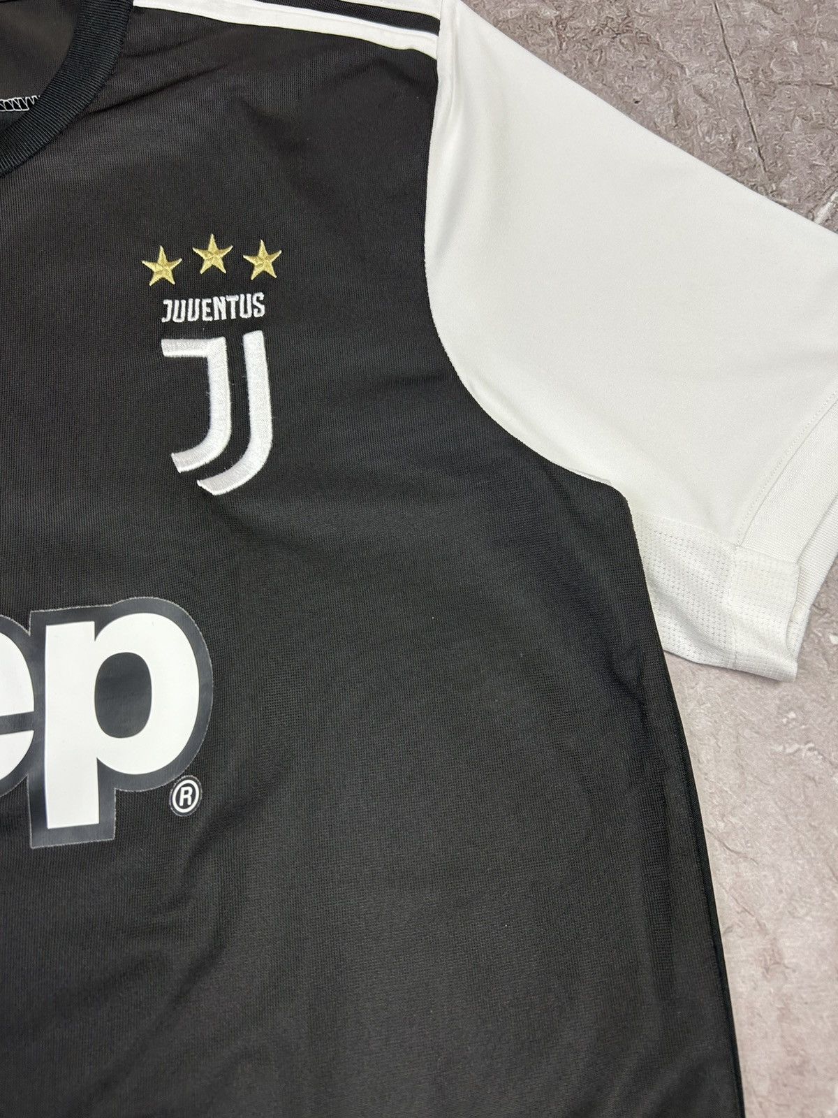 Adidas Juventus 2019/20 De Ligt Home Jersey Size US M / EU 48-50 / 2 - 6 Thumbnail