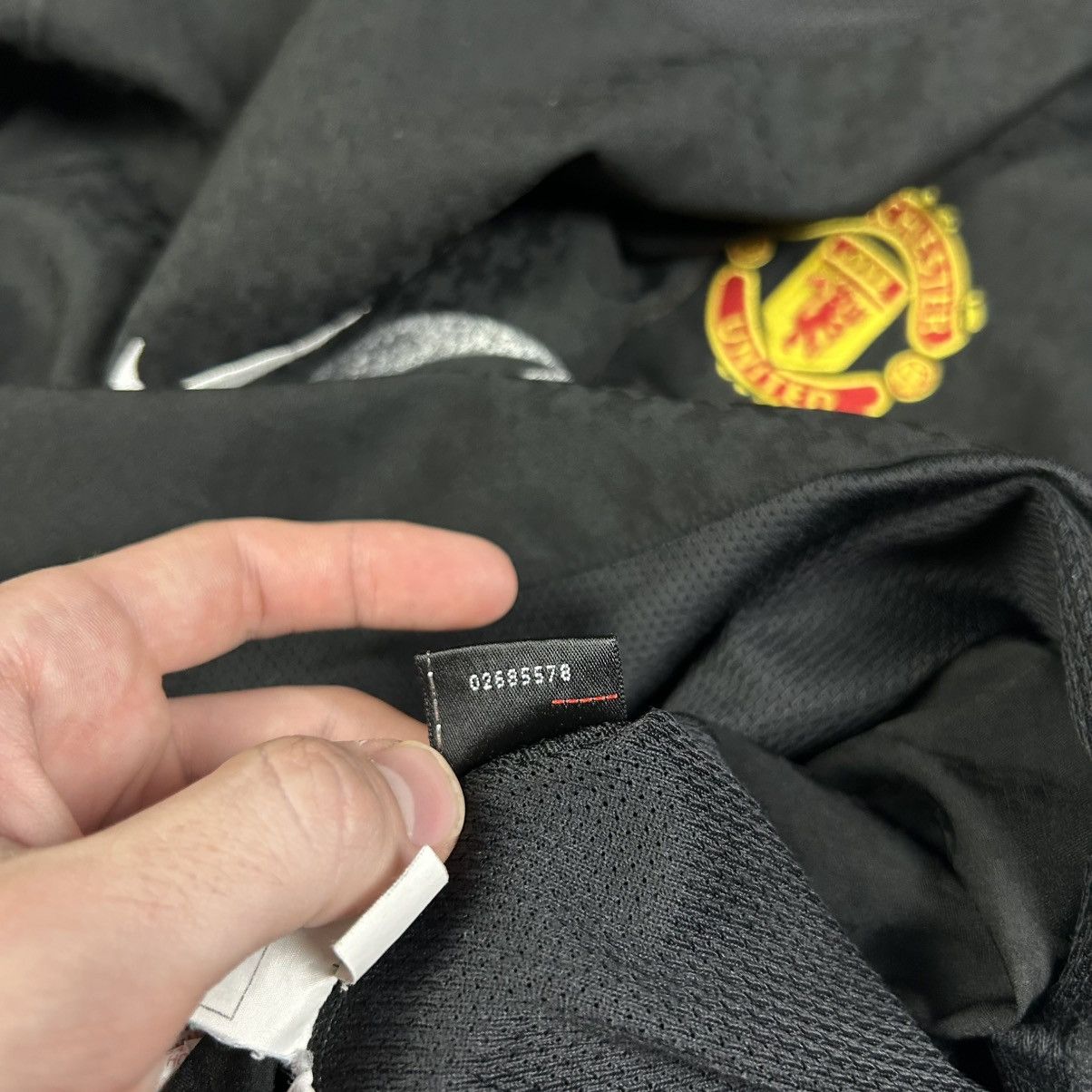 Vintage Nike Manchester United Vodafone Football 2003-2004 Jersey Size US M / EU 48-50 / 2 - 8 Thumbnail