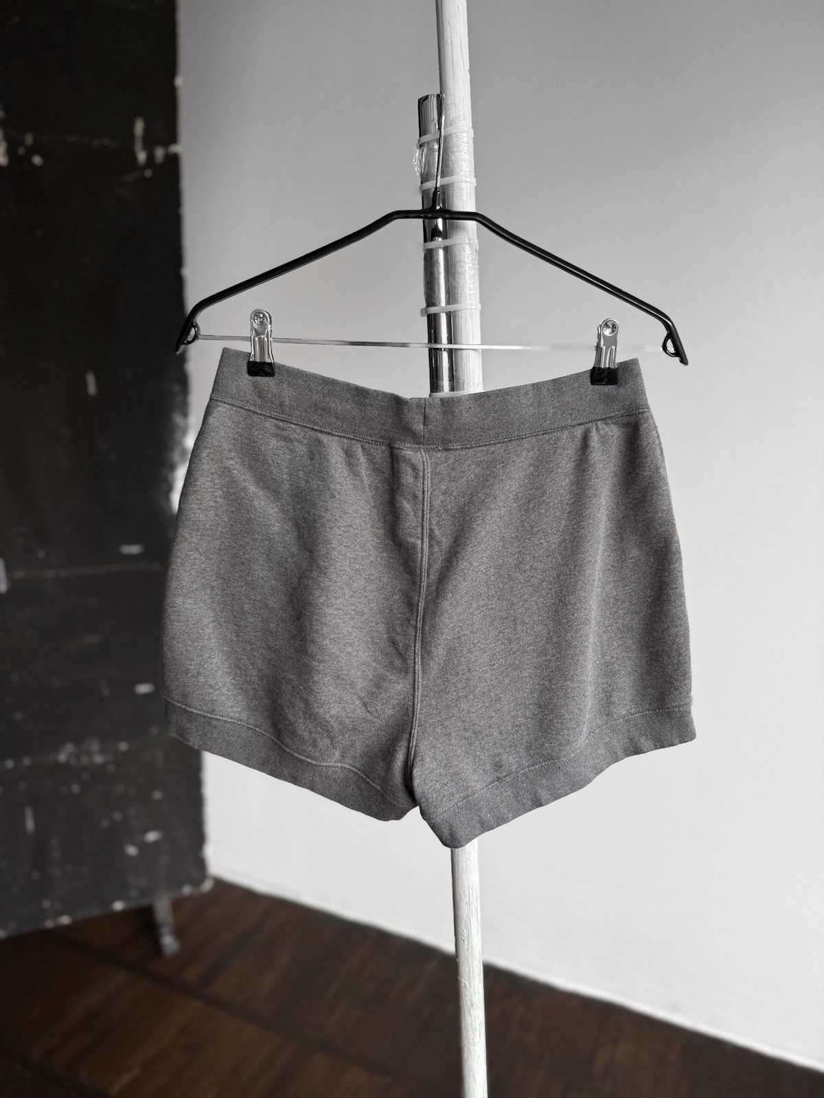 Nike Nike Womens Grey Fleece Sweat Shorts Casual Sportswear Logo Size 30" / US 8 / IT 44 - 2 Thumbnail