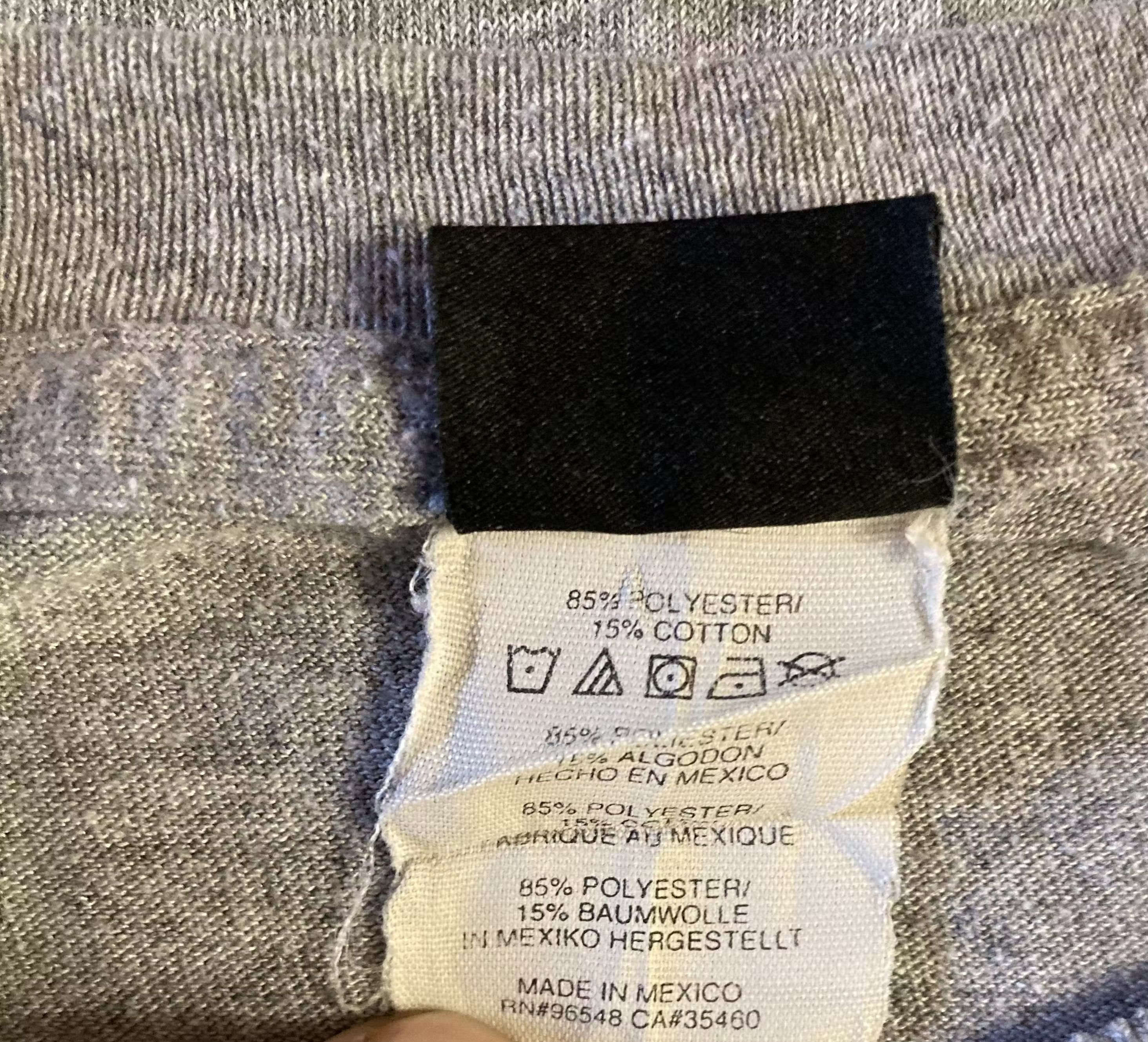Oakley VINTAGE OAKLEY CENTRE LOGO T SHIRT SIZE L Size US L / EU 52-54 / 3 - 6 Thumbnail