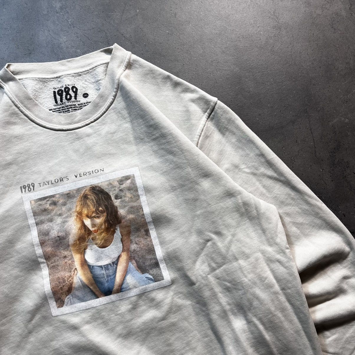 Band Tees Rare Taylor Swift 1989 Taylors Version Crewneck Sweatshirt Size US XL / EU 56 / 4 - 4 Thumbnail