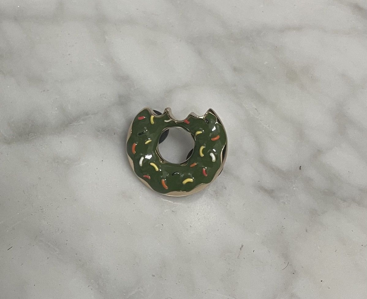 Hat Club 🔥 Exclusive Hat Club Pin Size ONE SIZE - 1 Thumbnail