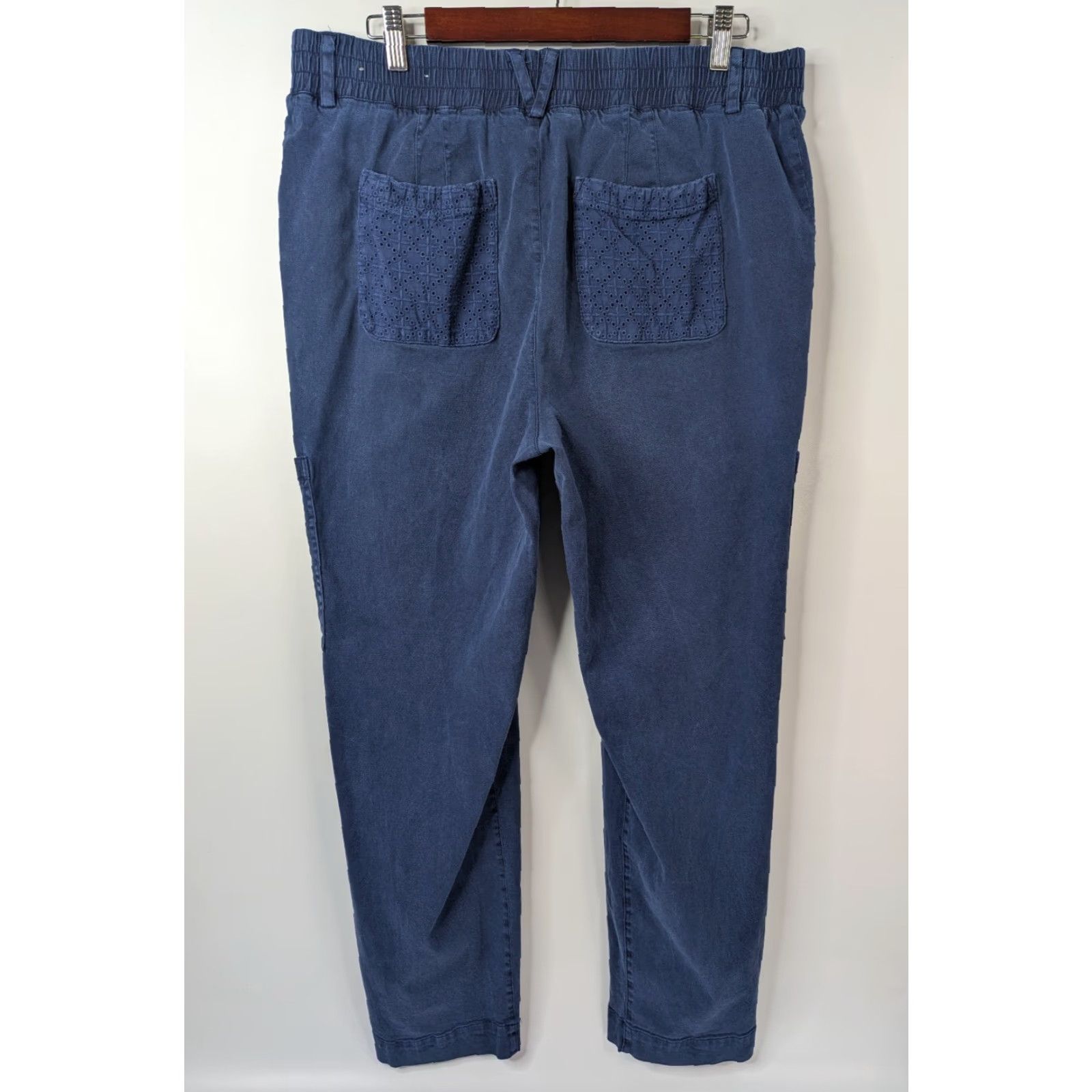 Soft Surroundings Soft Surroundings Blue Pants Cargo Pull On Pockets Eyelet Lace High Rise Casual Travel Linen Lyocell Cotton Spandex Tapered Regular Women" Size 36" / US 14 / IT 50 - 5 Thumbnail