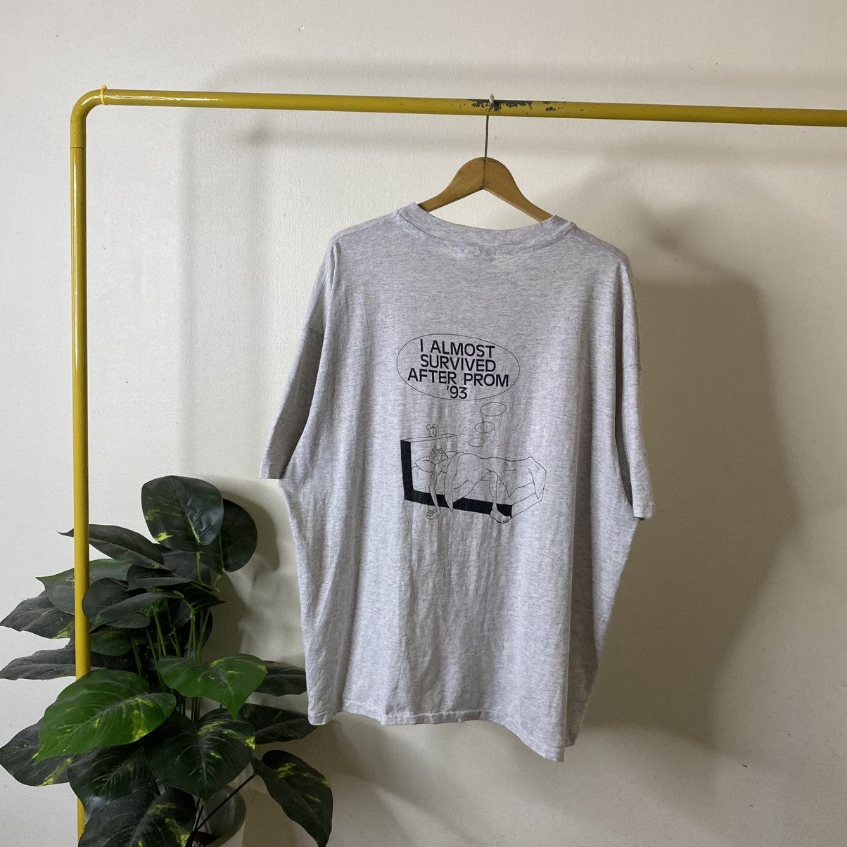 Vintage 1990s I ALMOST SURVIVED AFTER PROM Funny Humor Streetwear T Size US XXL / EU 58 / 5 - 1 Thumbnail