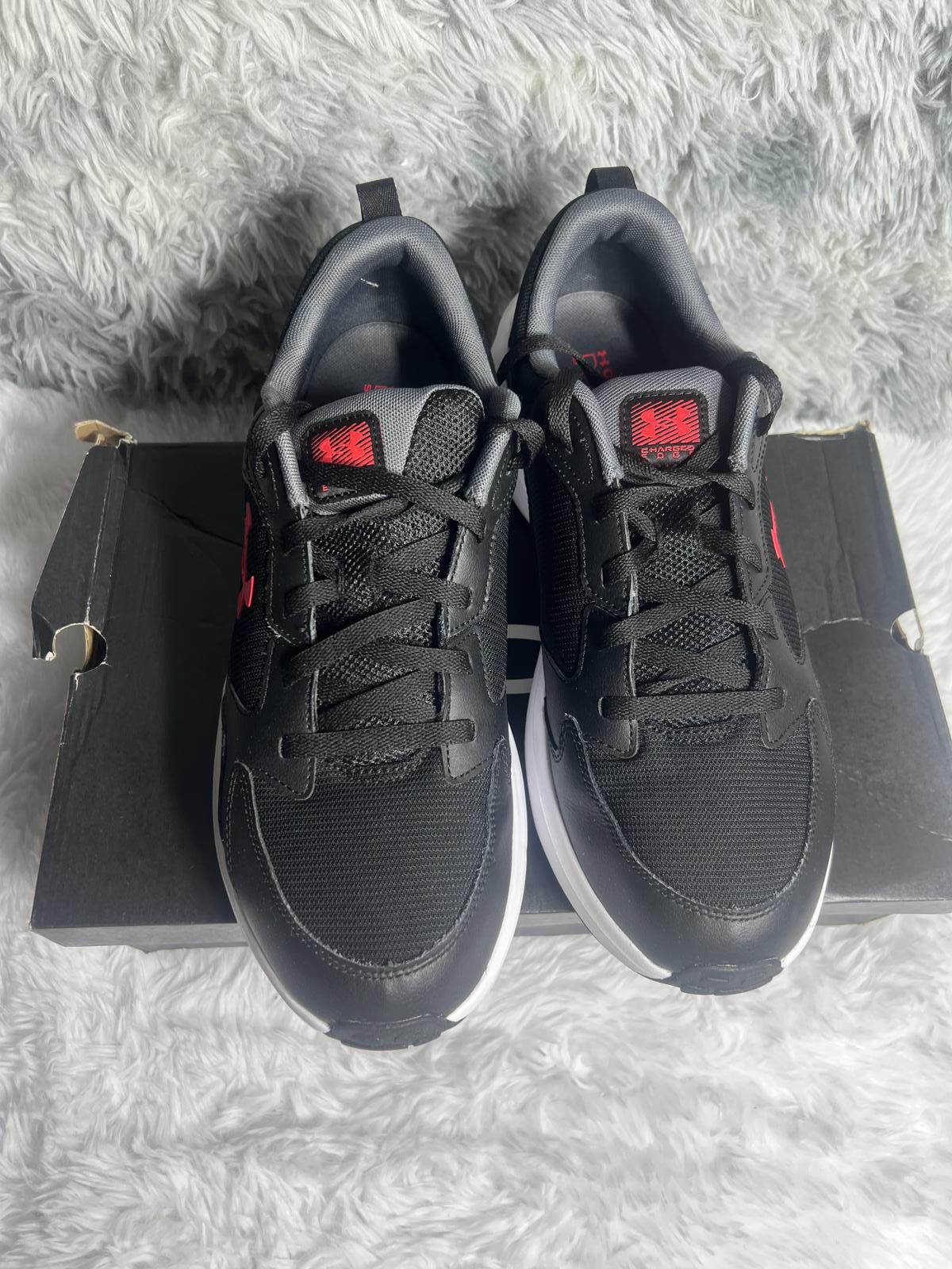Under Armour Under Armour Black and Red Athletic Shoes Size 14 Size US 9 / EU 42 - 1 Thumbnail