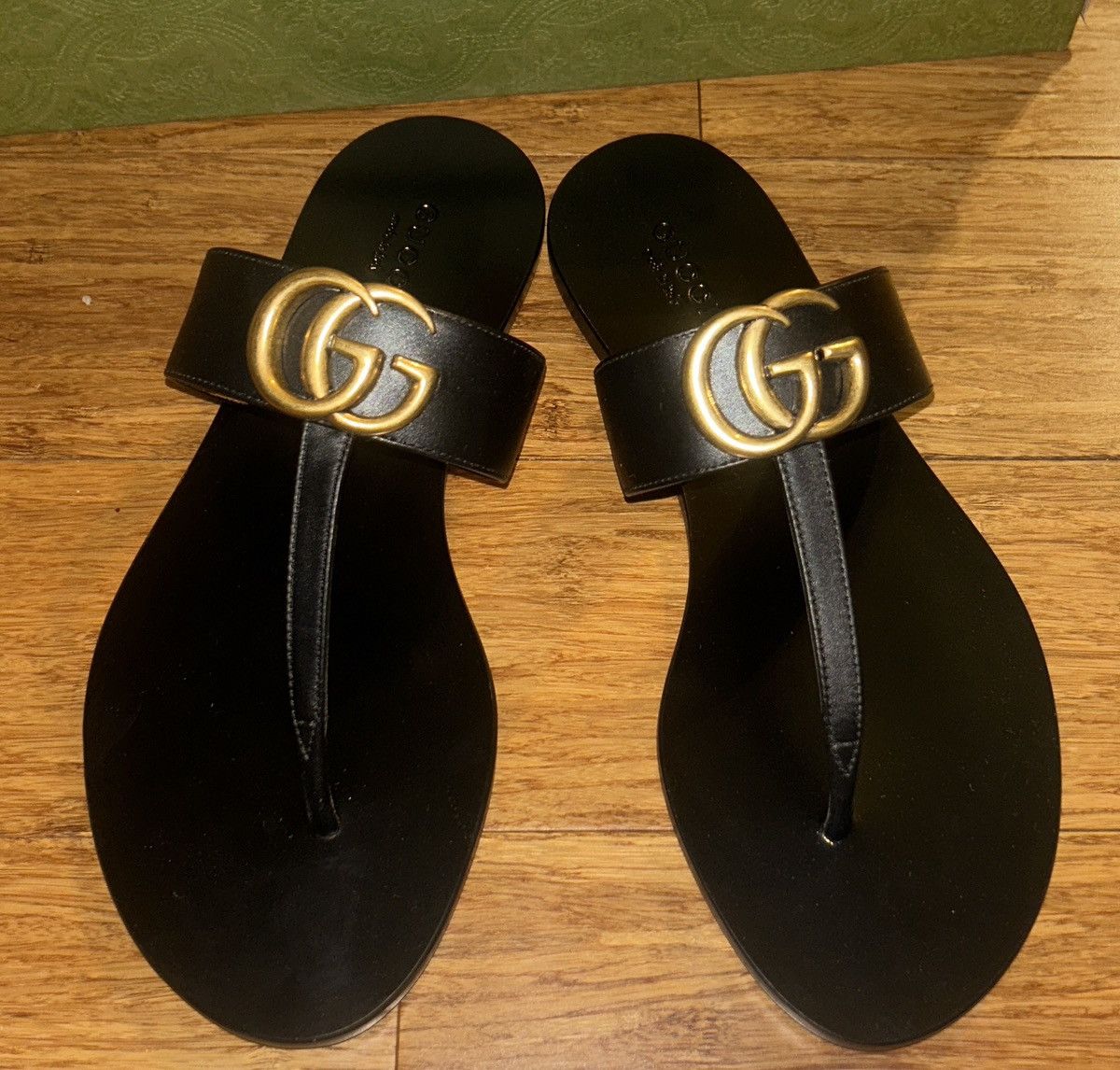 Gucci Gucci Women’s Thong Leather Sandal with Double G Lifford Size US 5 / IT 35 - 4 Thumbnail